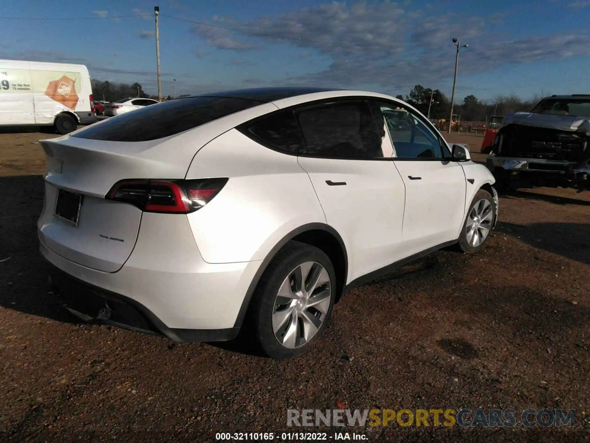 4 Photograph of a damaged car 5YJYGDEE1MF068986 TESLA MODEL Y 2021