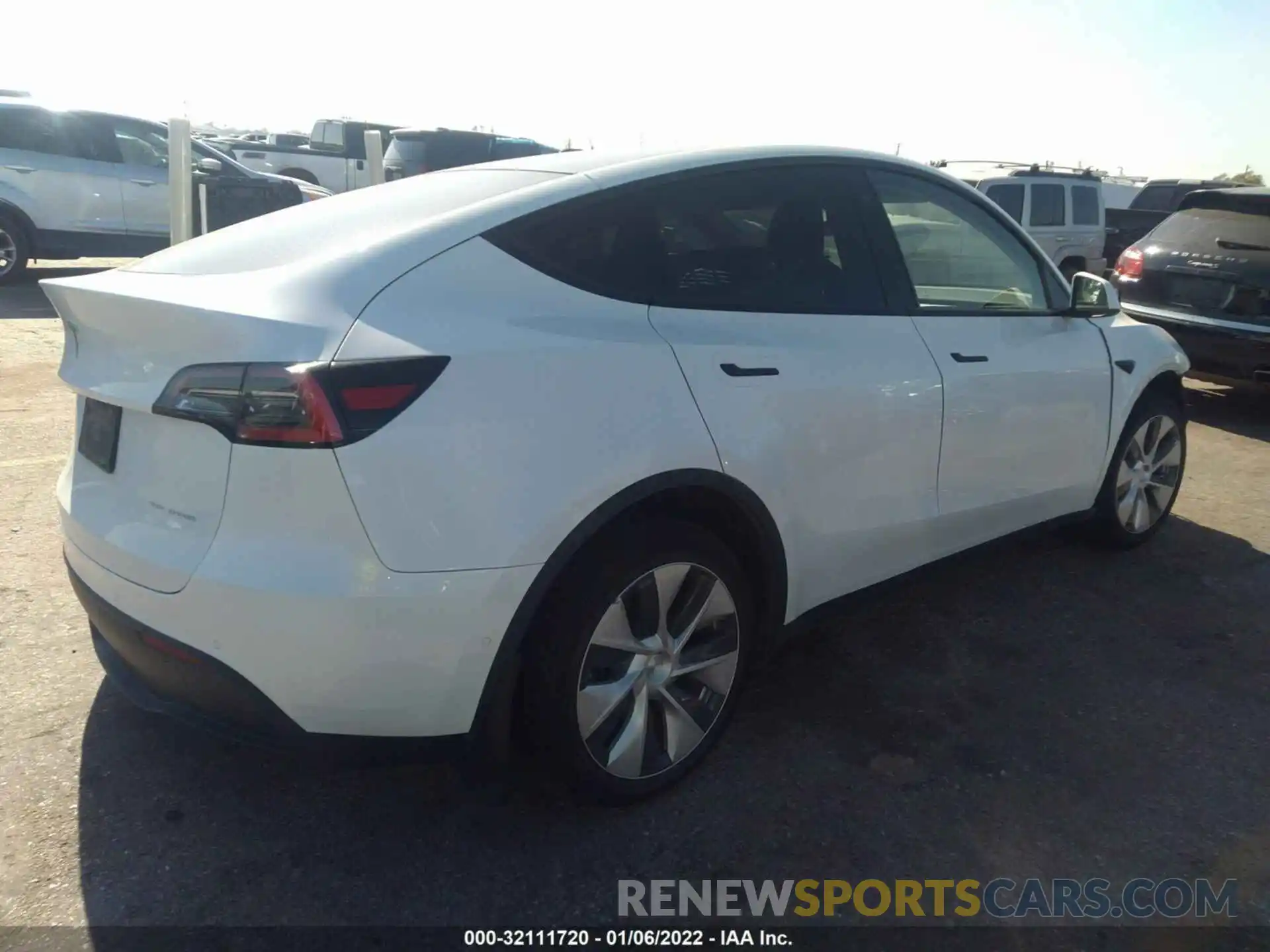 4 Photograph of a damaged car 5YJYGDEE1MF072021 TESLA MODEL Y 2021