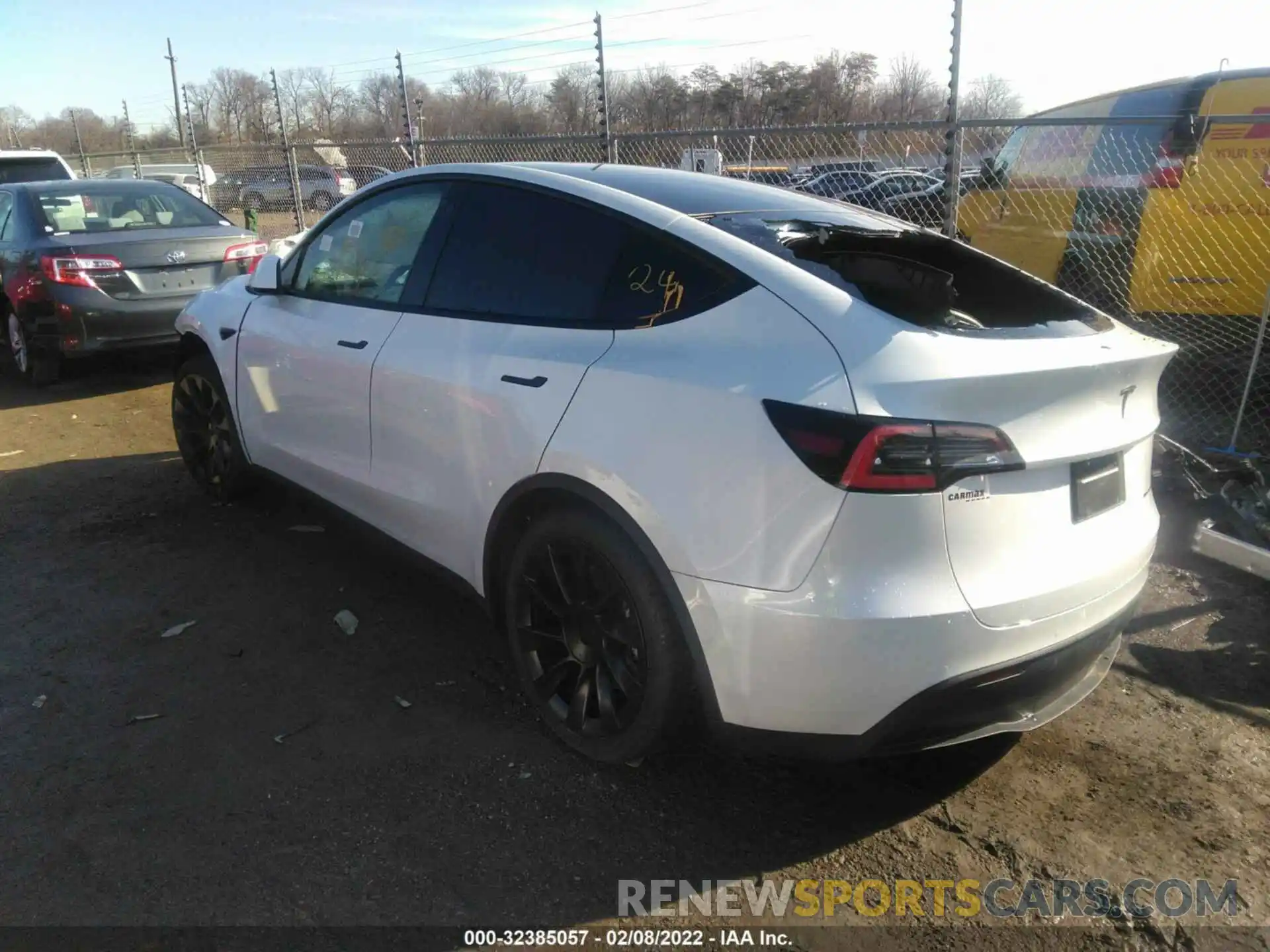 3 Photograph of a damaged car 5YJYGDEE1MF076957 TESLA MODEL Y 2021