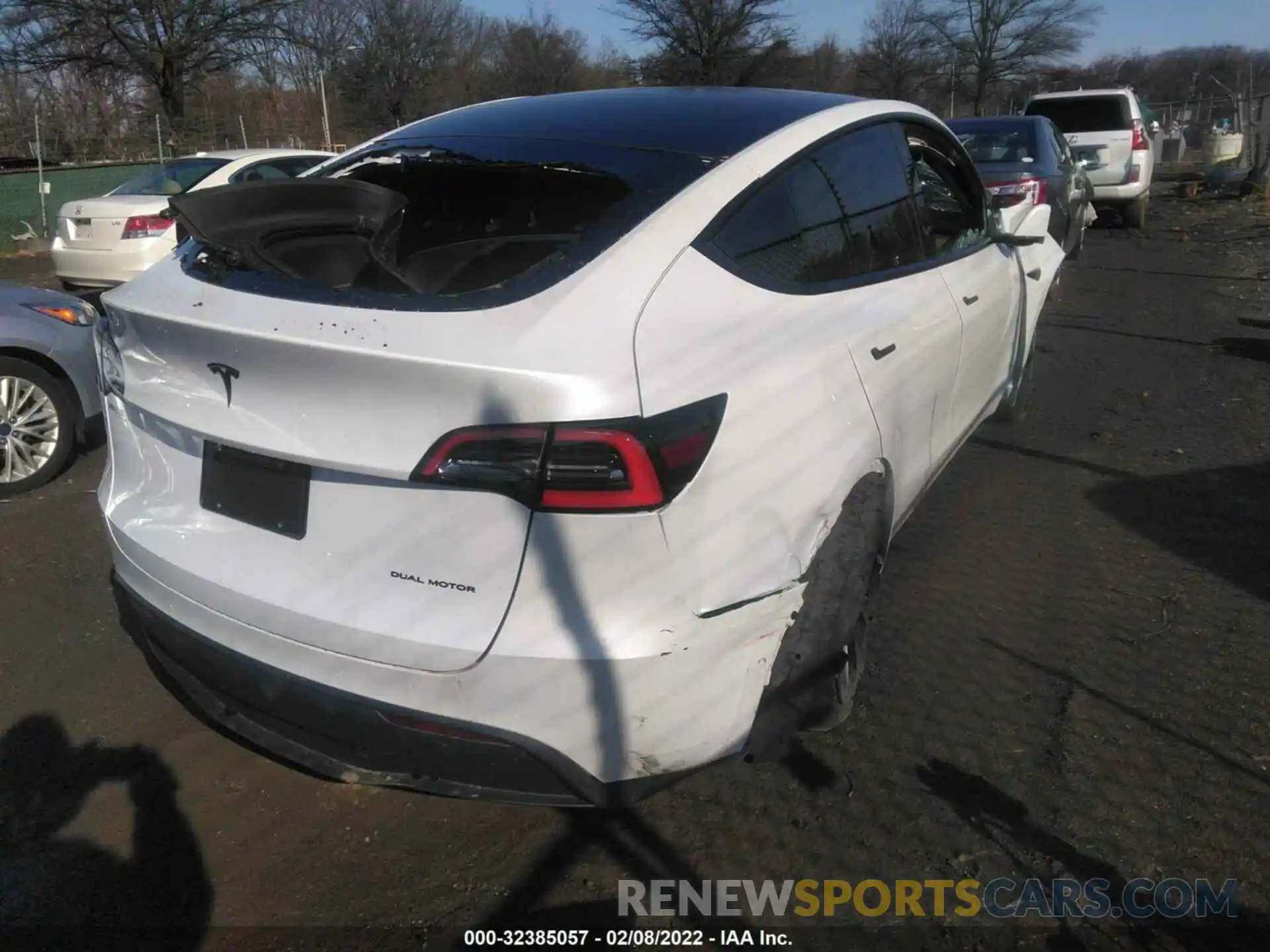 4 Photograph of a damaged car 5YJYGDEE1MF076957 TESLA MODEL Y 2021