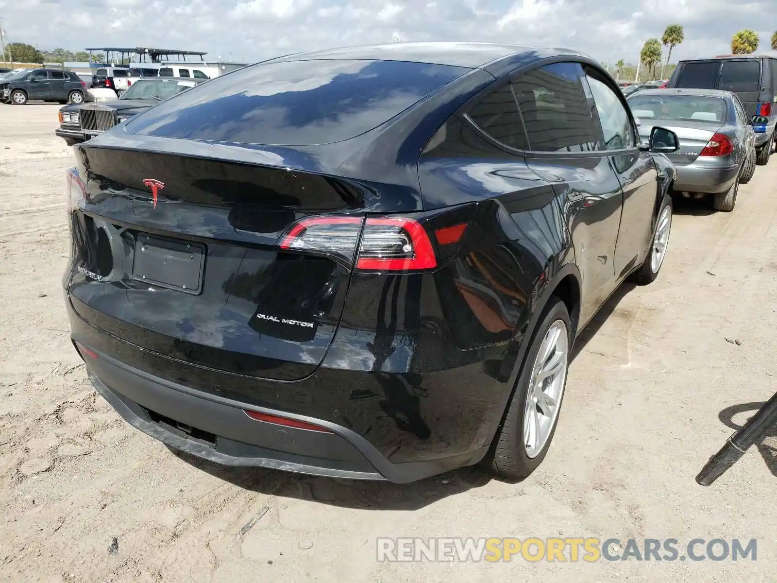 4 Photograph of a damaged car 5YJYGDEE1MF083309 TESLA MODEL Y 2021