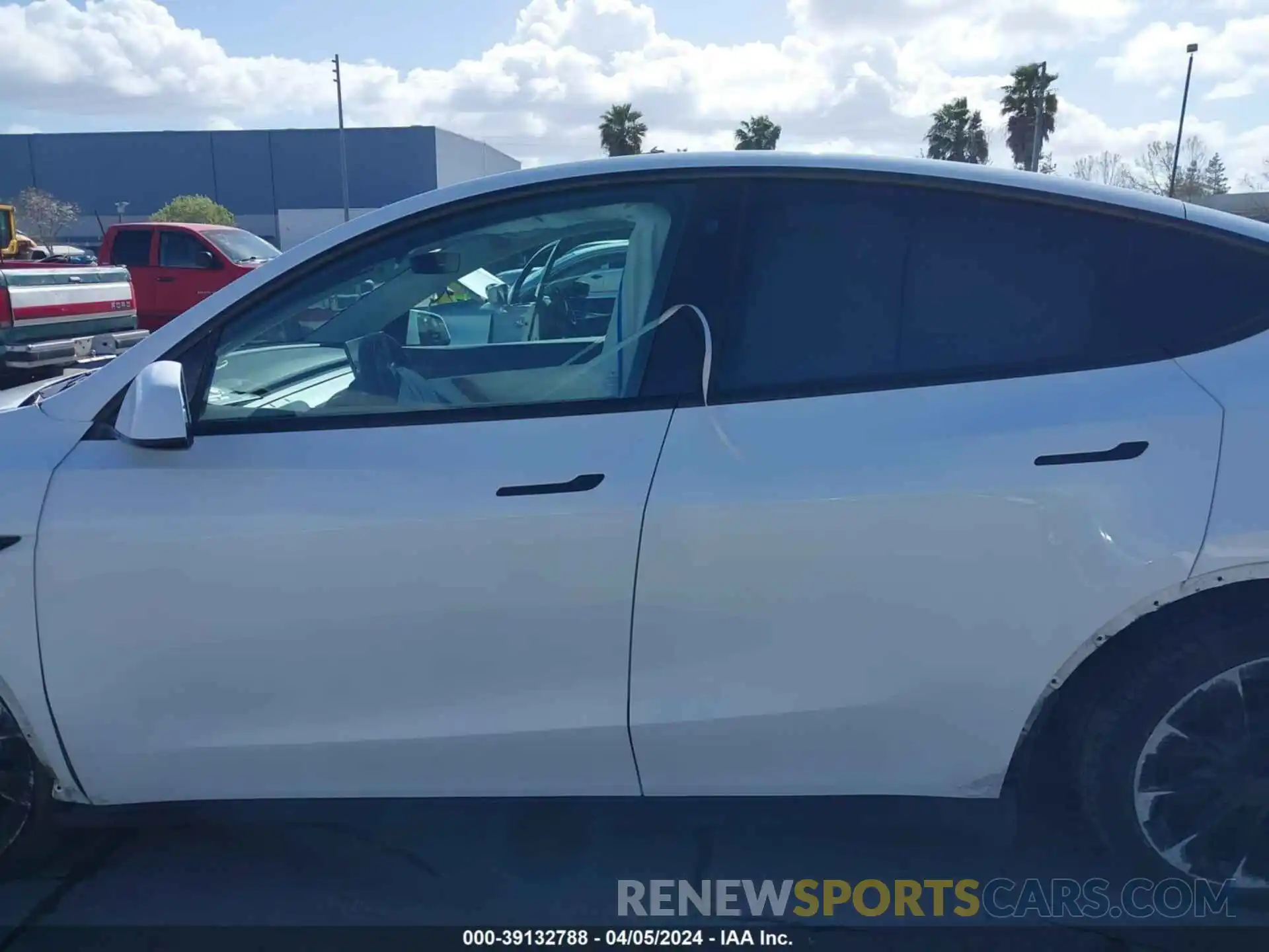 13 Photograph of a damaged car 5YJYGDEE1MF095766 TESLA MODEL Y 2021