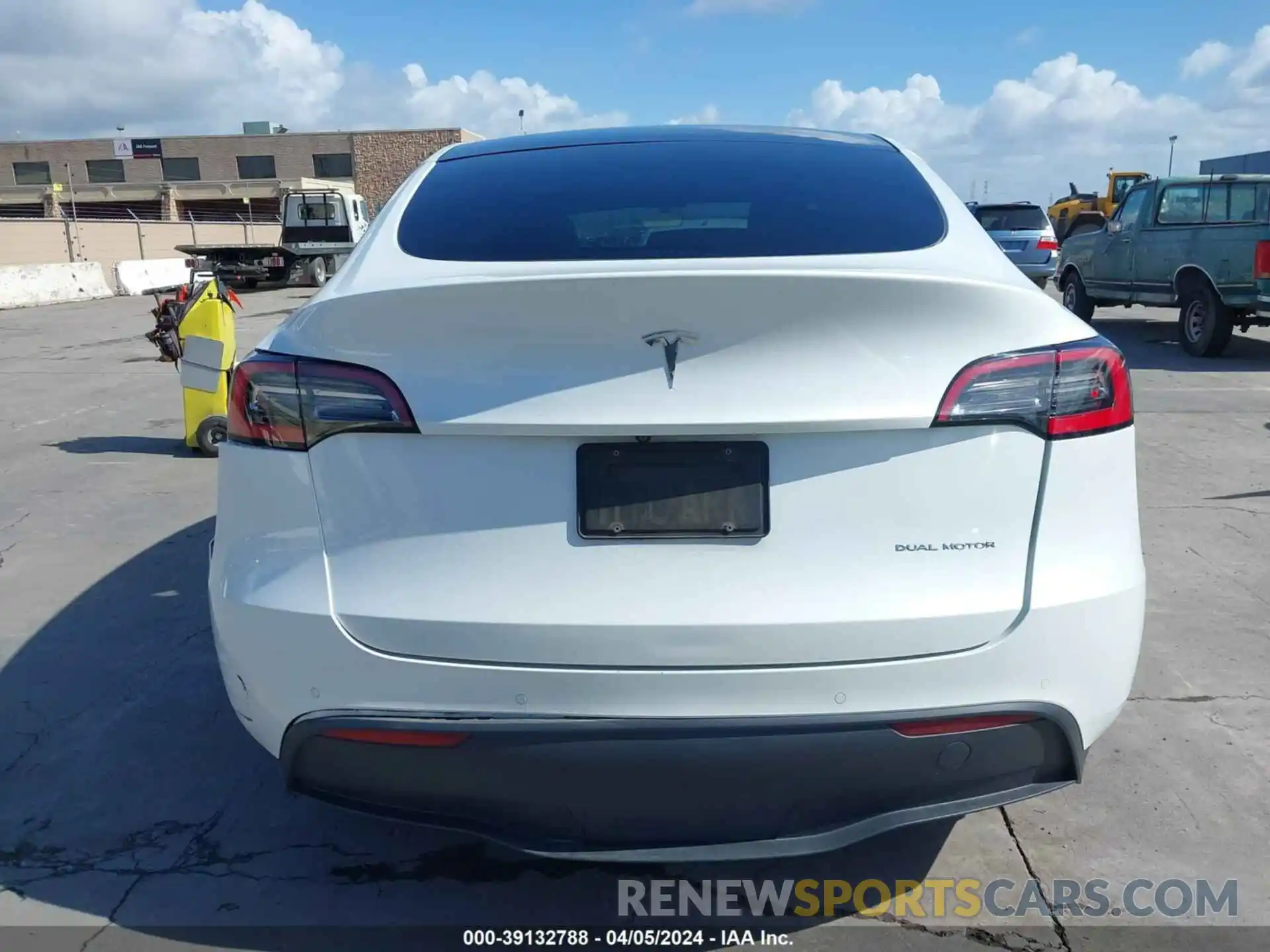 15 Photograph of a damaged car 5YJYGDEE1MF095766 TESLA MODEL Y 2021