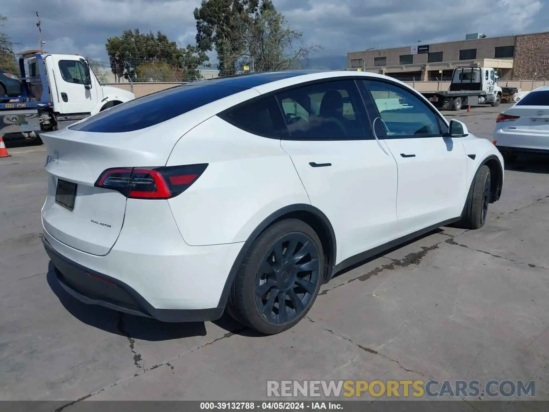 4 Photograph of a damaged car 5YJYGDEE1MF095766 TESLA MODEL Y 2021