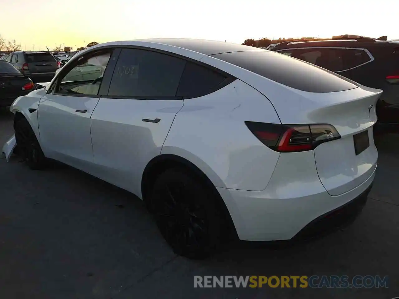 3 Photograph of a damaged car 5YJYGDEE1MF100383 TESLA MODEL Y 2021