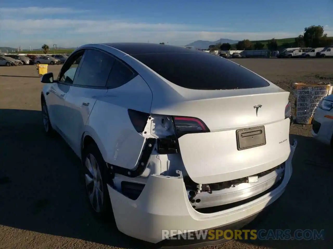 3 Photograph of a damaged car 5YJYGDEE1MF106281 TESLA MODEL Y 2021