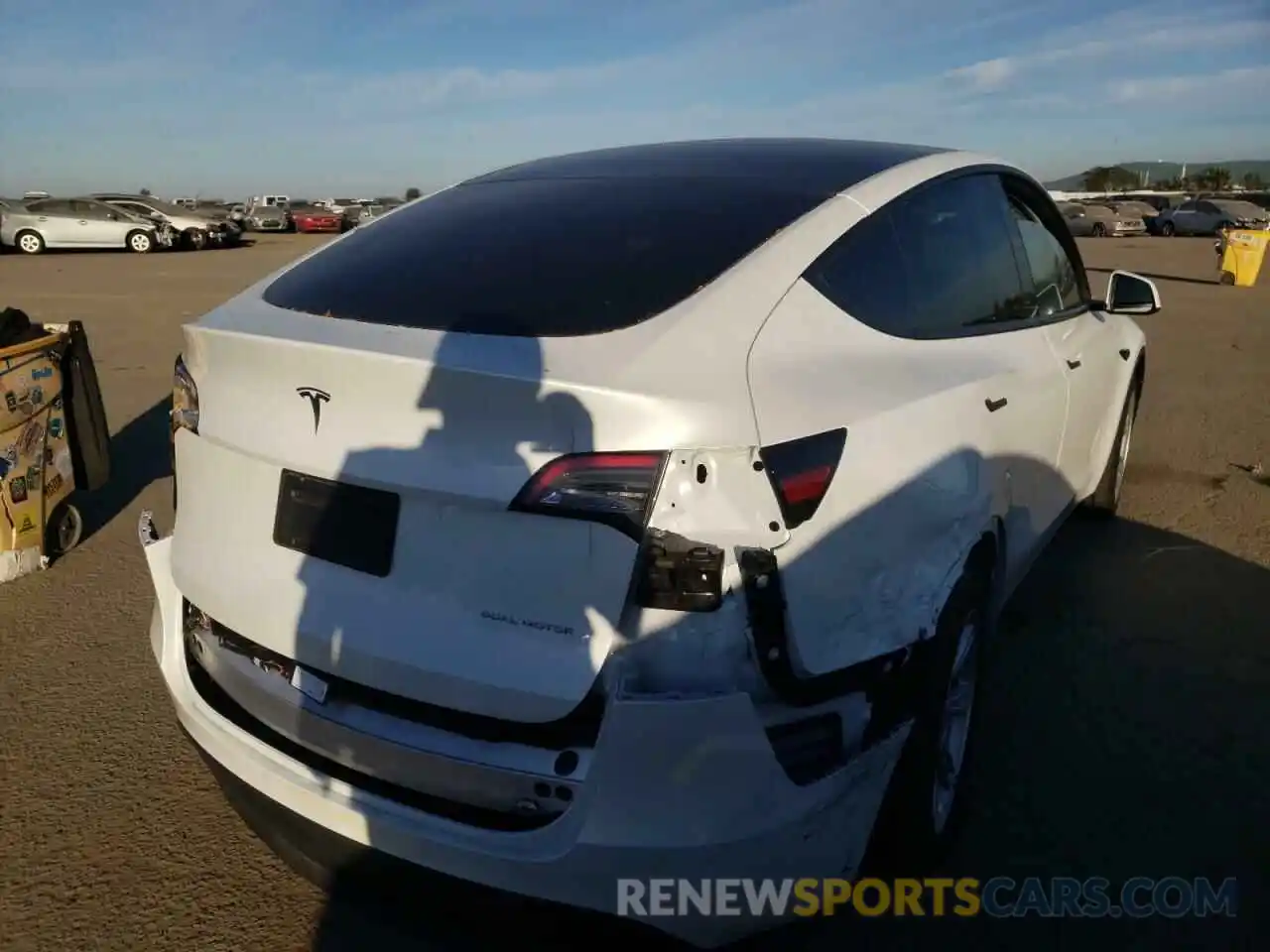 4 Photograph of a damaged car 5YJYGDEE1MF106281 TESLA MODEL Y 2021