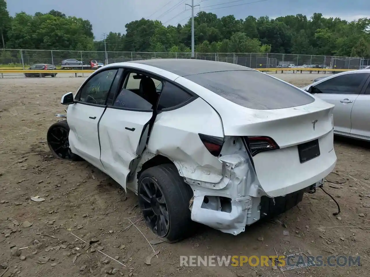 3 Photograph of a damaged car 5YJYGDEE1MF111626 TESLA MODEL Y 2021