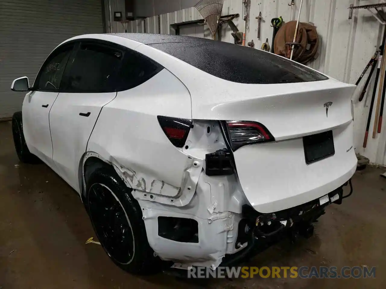 3 Photograph of a damaged car 5YJYGDEE1MF120987 TESLA MODEL Y 2021