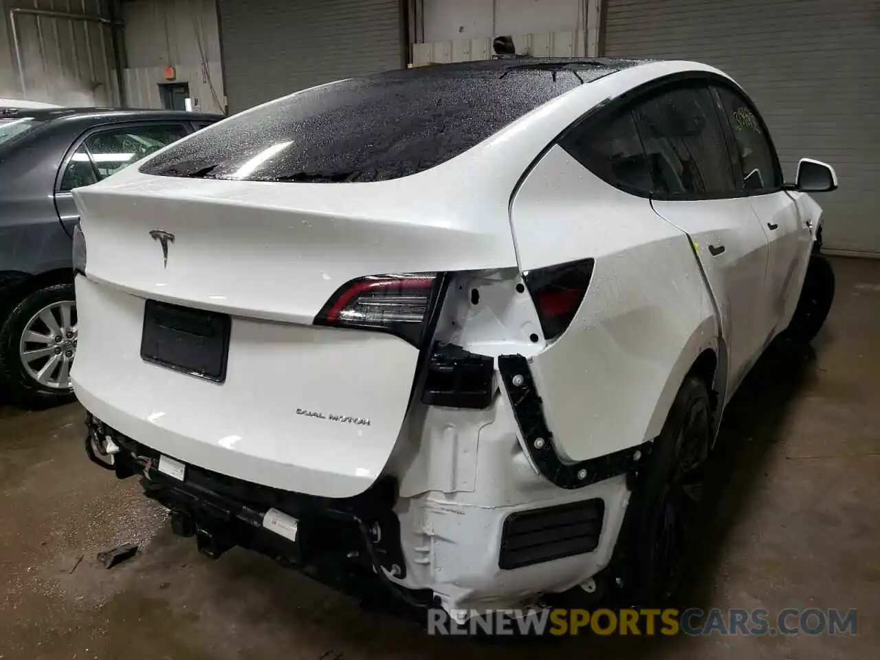 4 Photograph of a damaged car 5YJYGDEE1MF120987 TESLA MODEL Y 2021