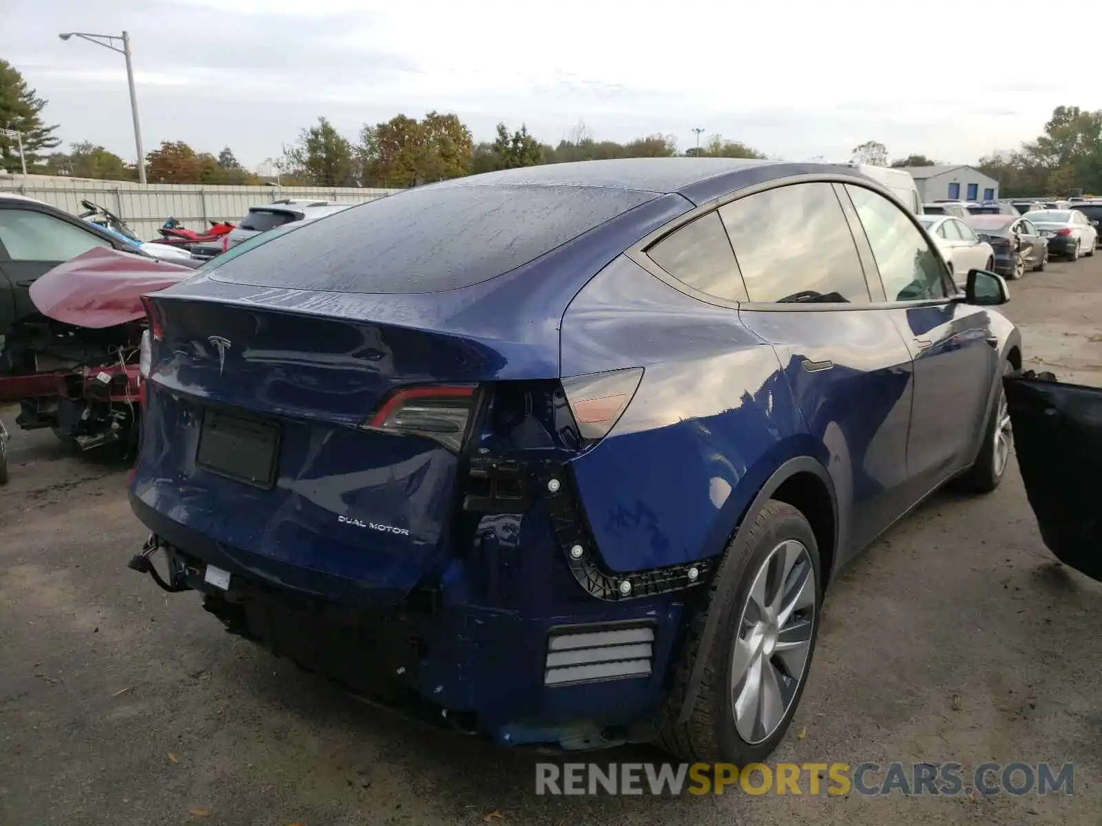 4 Photograph of a damaged car 5YJYGDEE1MF134887 TESLA MODEL Y 2021