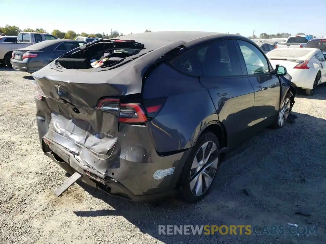 4 Photograph of a damaged car 5YJYGDEE1MF140611 TESLA MODEL Y 2021