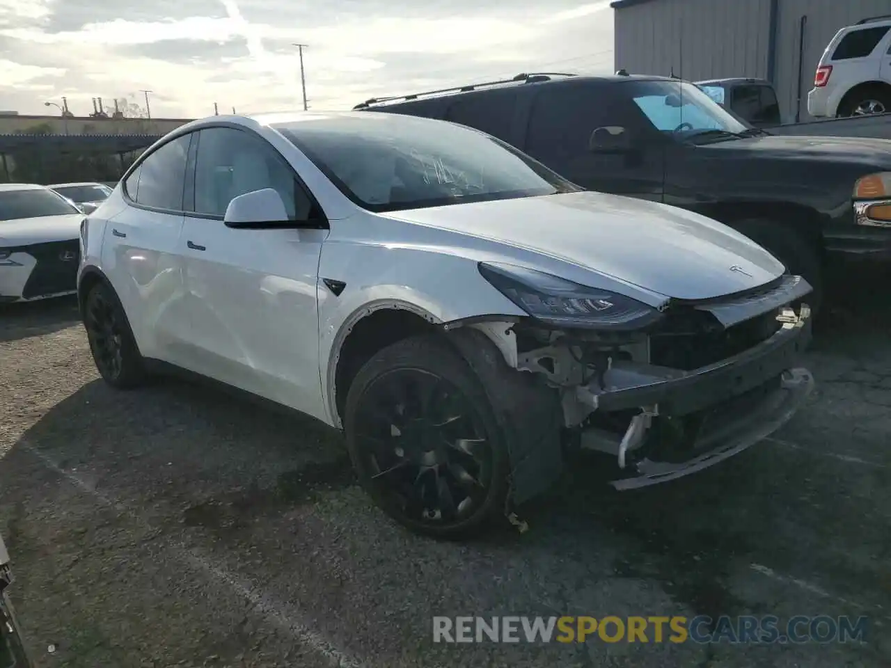 4 Photograph of a damaged car 5YJYGDEE1MF144528 TESLA MODEL Y 2021