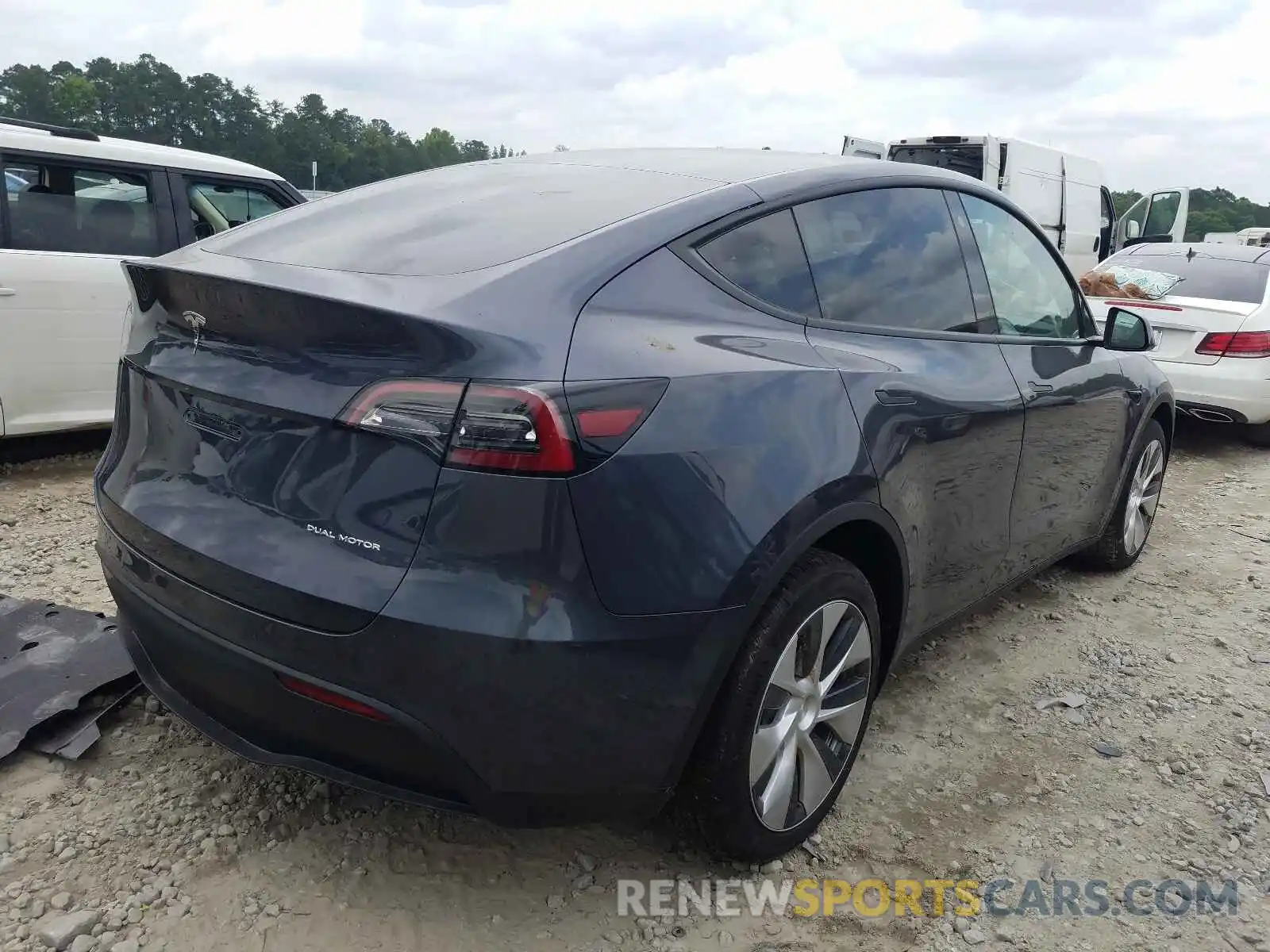 4 Photograph of a damaged car 5YJYGDEE1MF146182 TESLA MODEL Y 2021