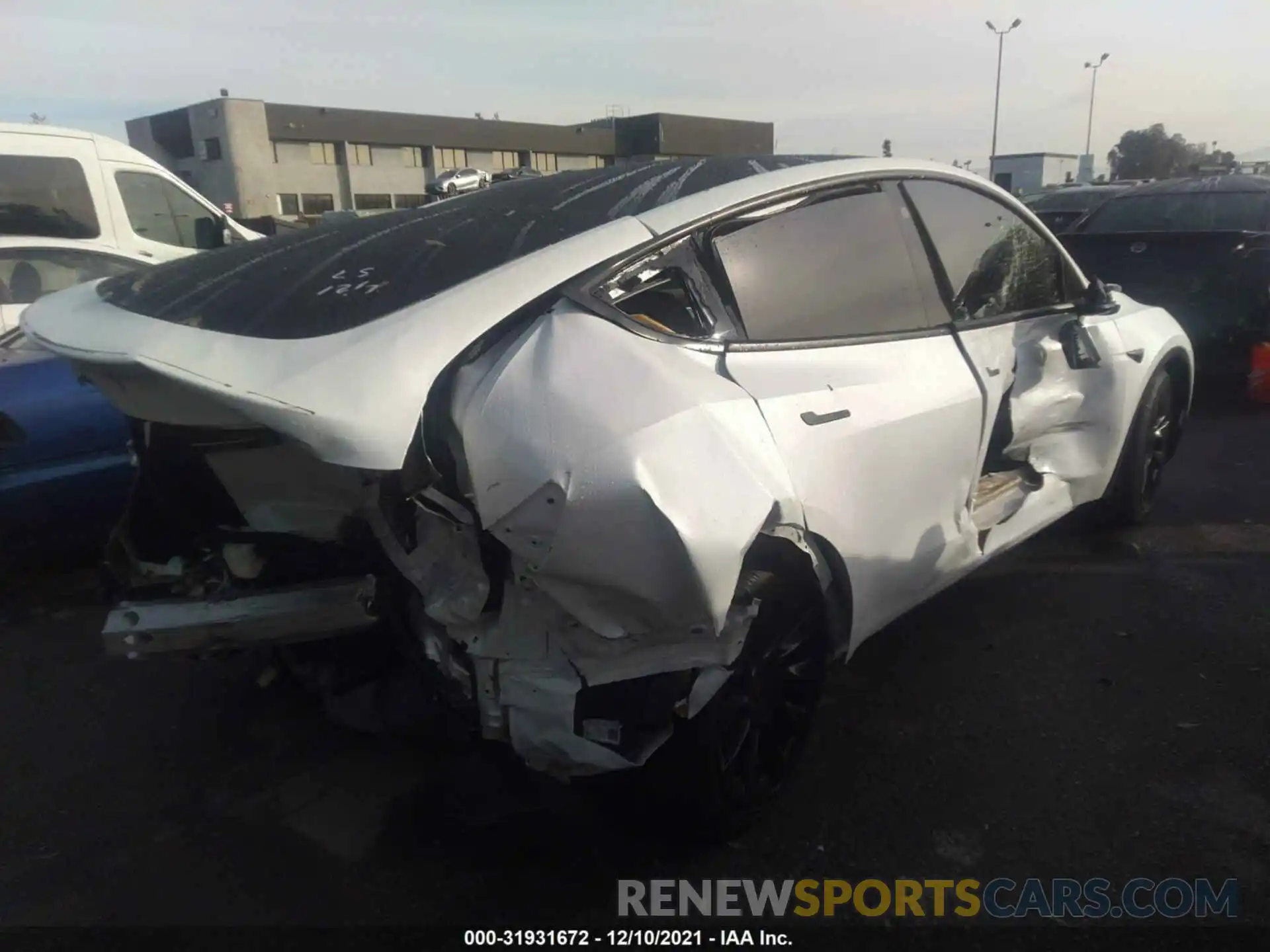 4 Photograph of a damaged car 5YJYGDEE1MF151723 TESLA MODEL Y 2021