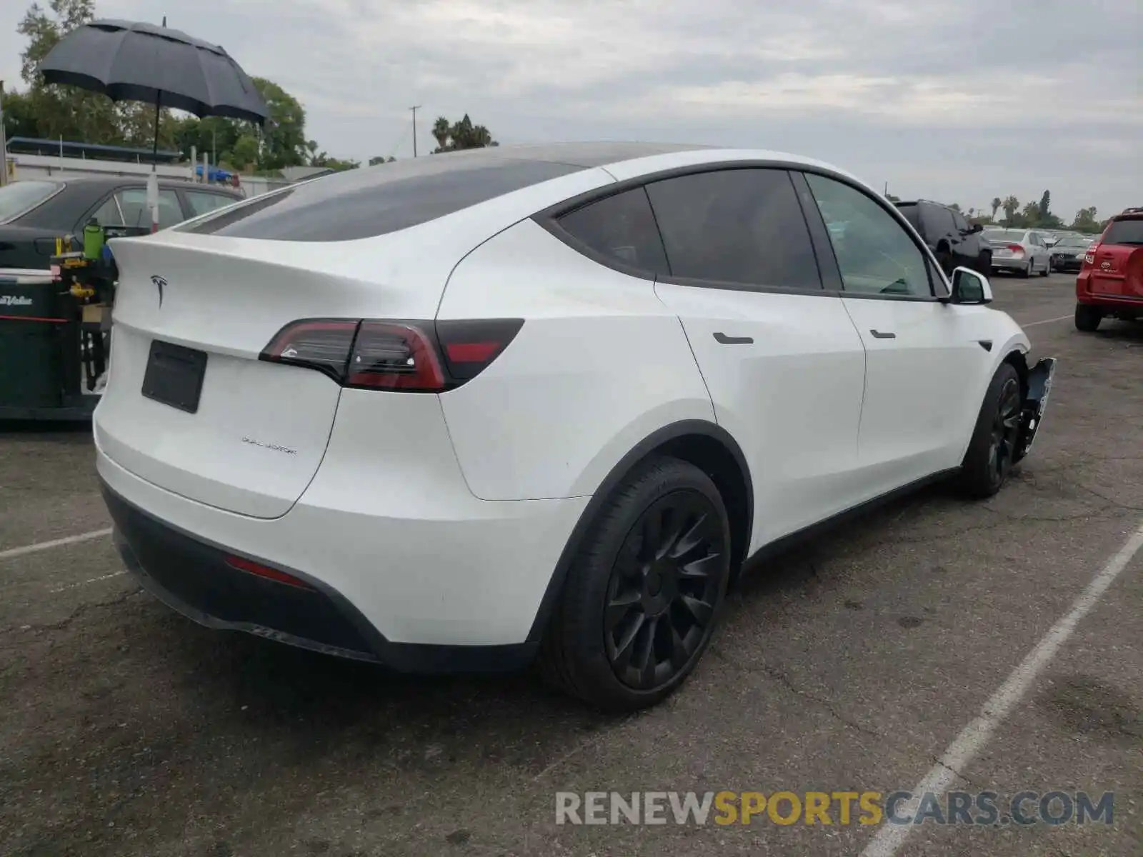 4 Photograph of a damaged car 5YJYGDEE1MF152919 TESLA MODEL Y 2021