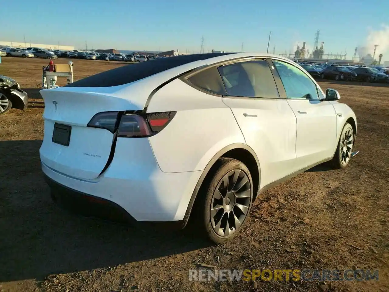 4 Photograph of a damaged car 5YJYGDEE1MF175200 TESLA MODEL Y 2021