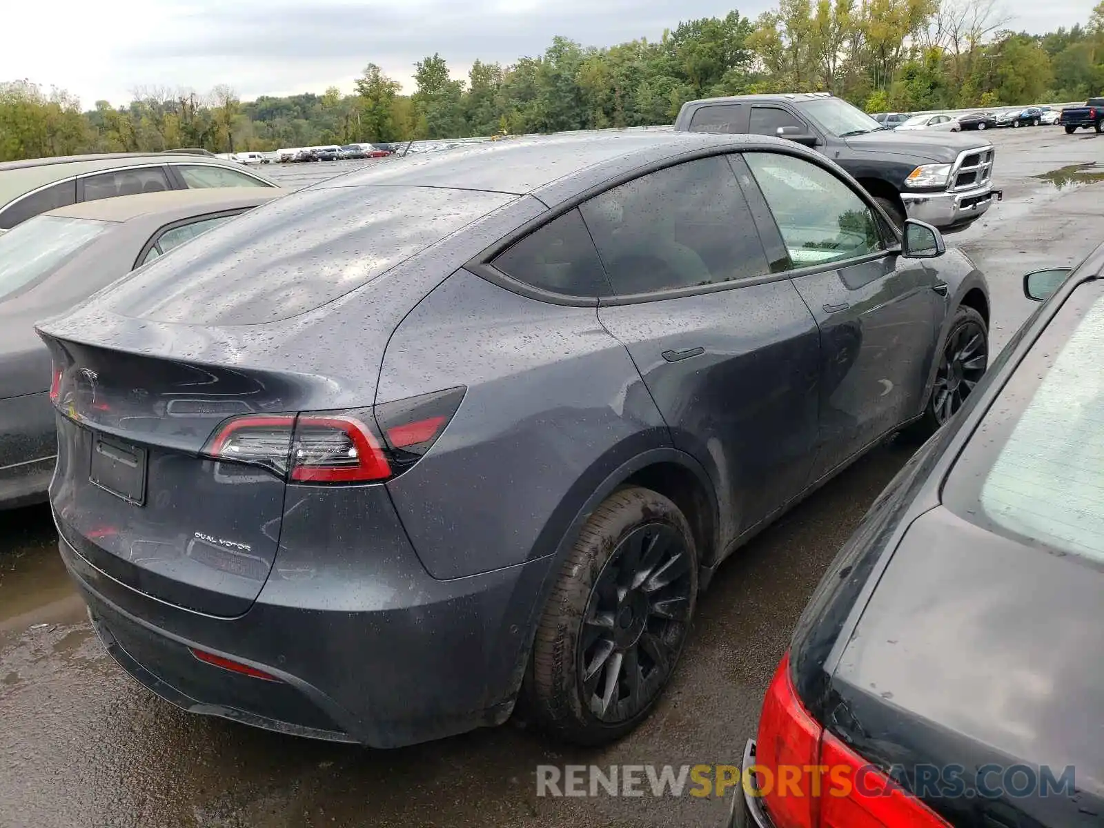 4 Photograph of a damaged car 5YJYGDEE1MF178971 TESLA MODEL Y 2021