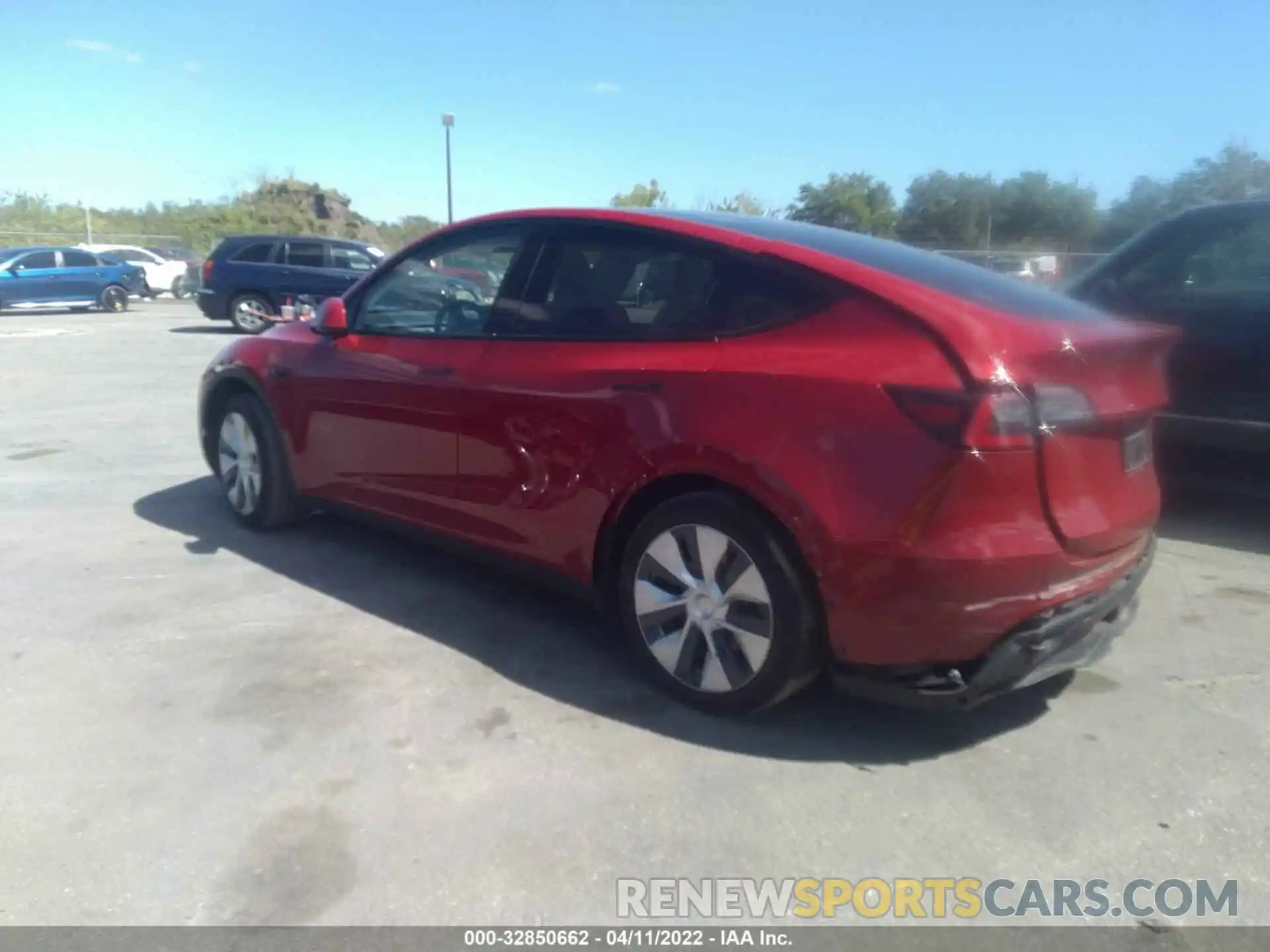 3 Photograph of a damaged car 5YJYGDEE1MF186777 TESLA MODEL Y 2021