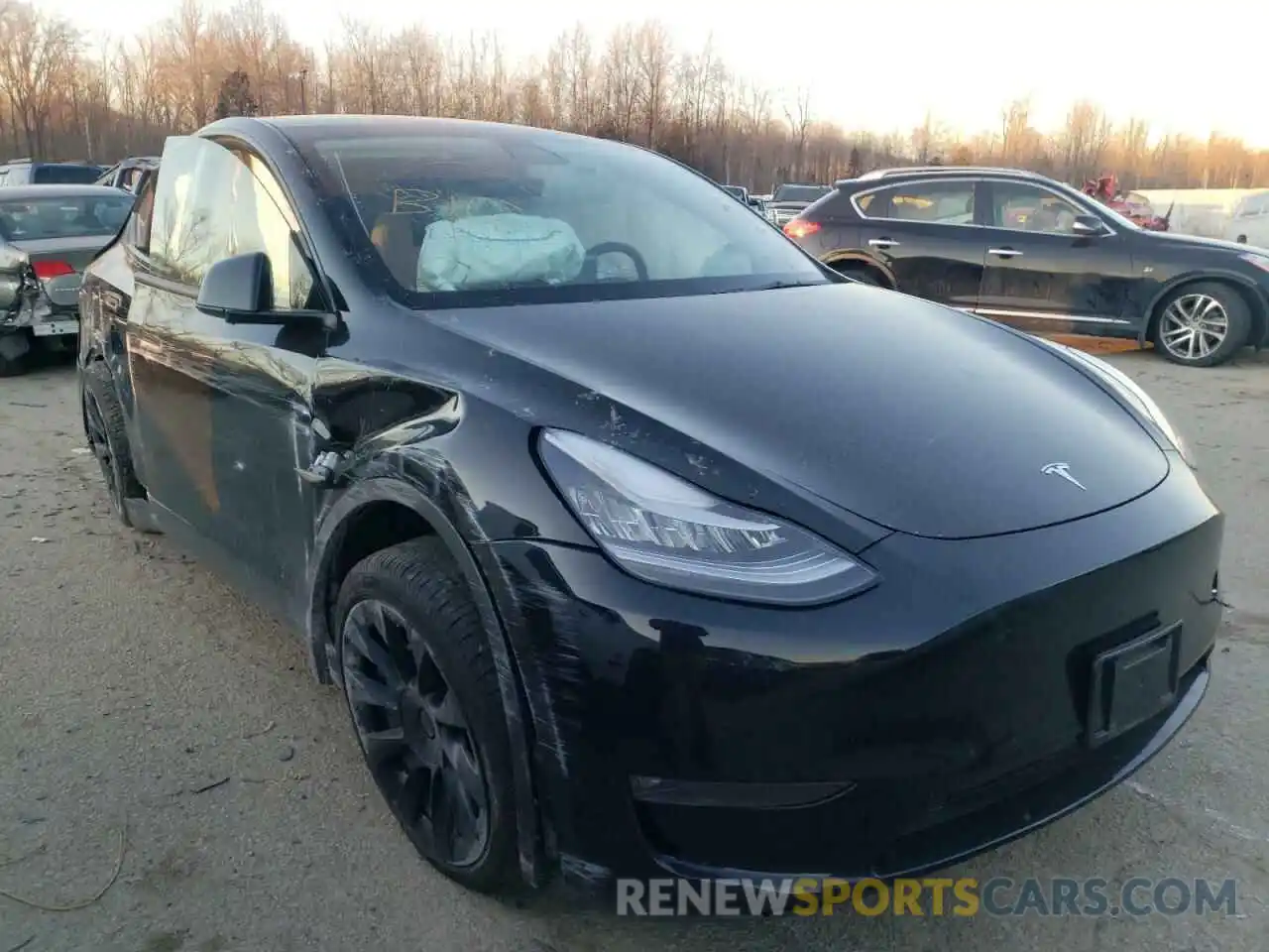 1 Photograph of a damaged car 5YJYGDEE1MF195897 TESLA MODEL Y 2021