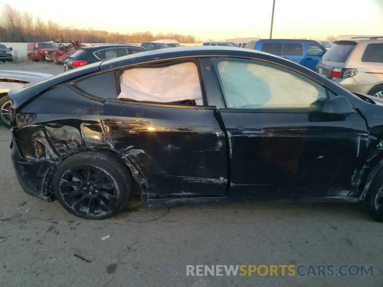 9 Photograph of a damaged car 5YJYGDEE1MF195897 TESLA MODEL Y 2021