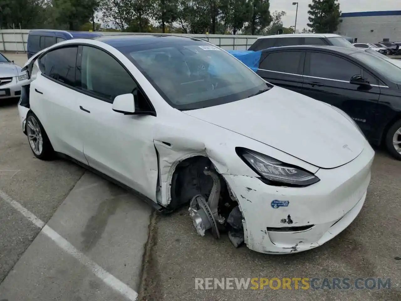 4 Photograph of a damaged car 5YJYGDEE1MF204176 TESLA MODEL Y 2021