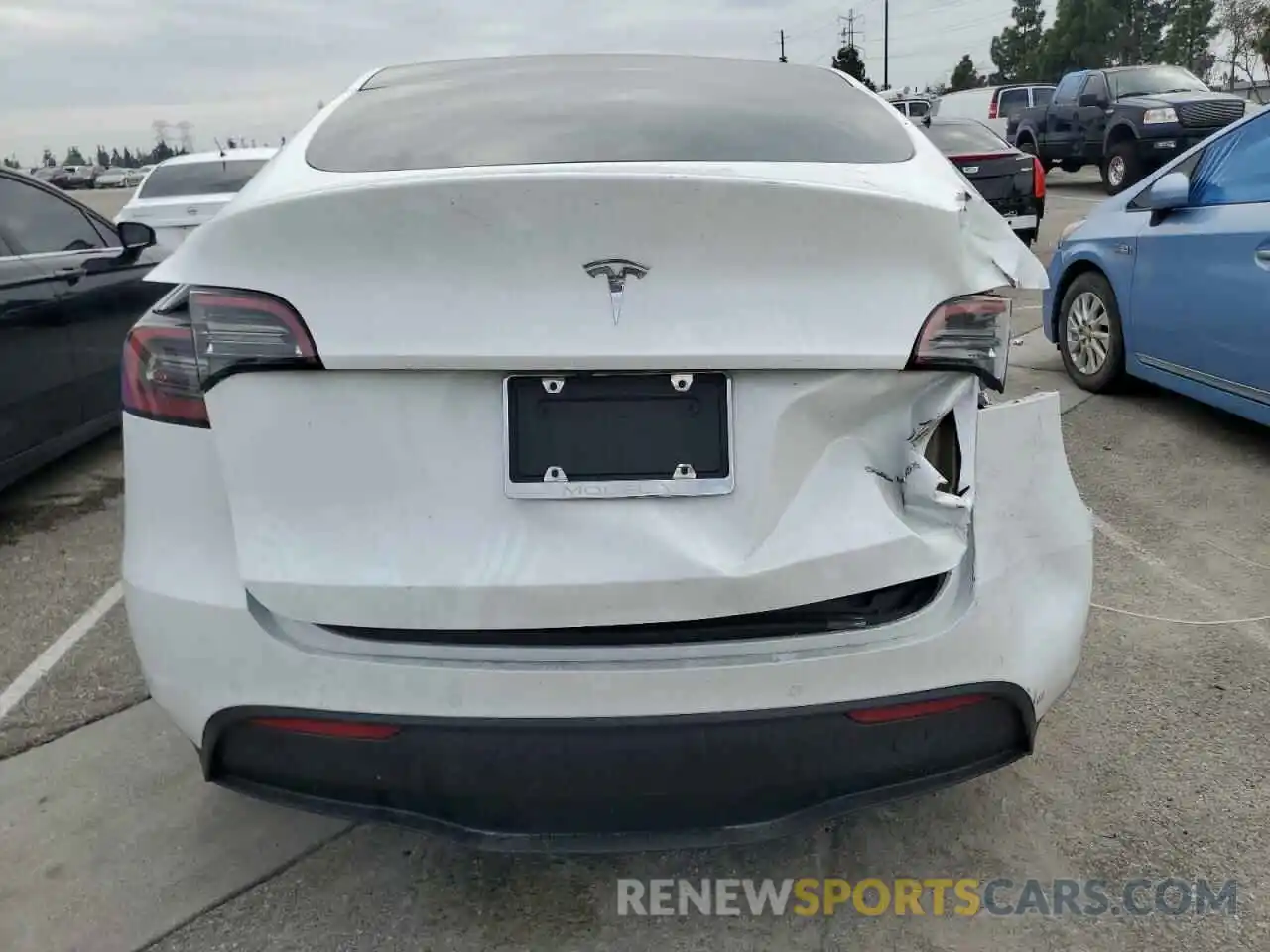 6 Photograph of a damaged car 5YJYGDEE1MF204176 TESLA MODEL Y 2021