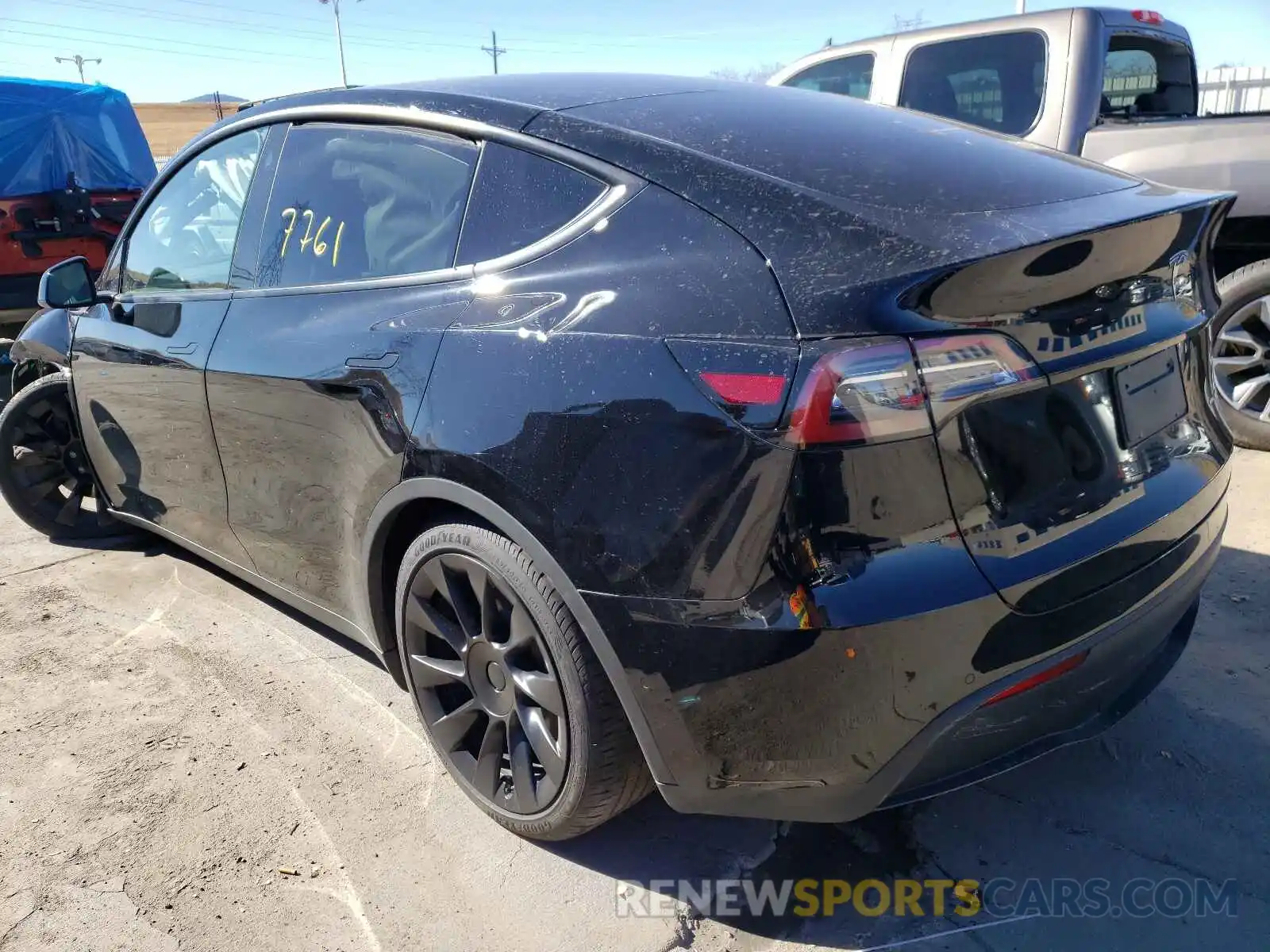 3 Photograph of a damaged car 5YJYGDEE1MF213542 TESLA MODEL Y 2021