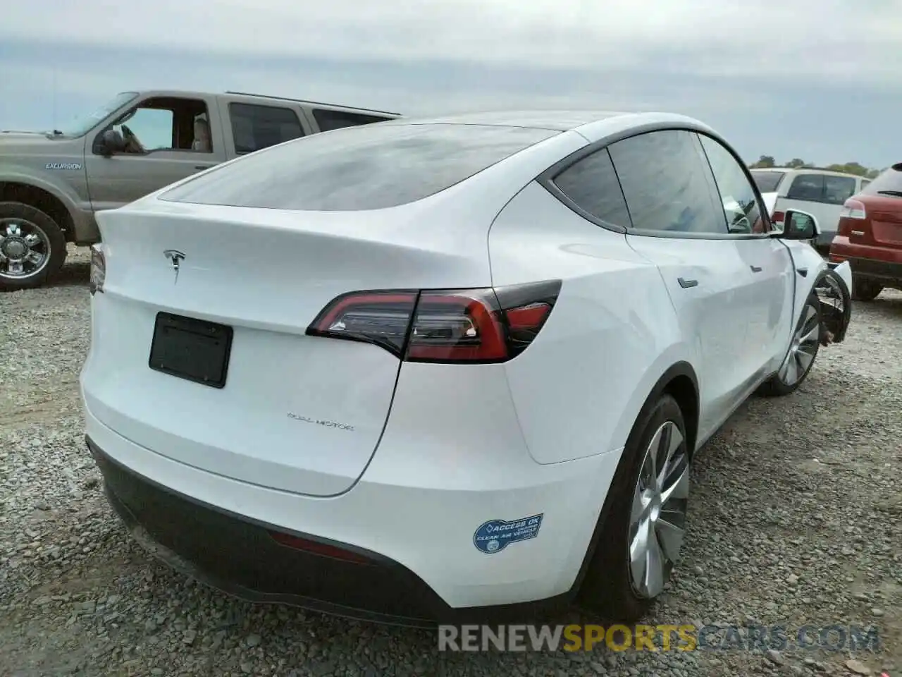 4 Photograph of a damaged car 5YJYGDEE1MF231636 TESLA MODEL Y 2021