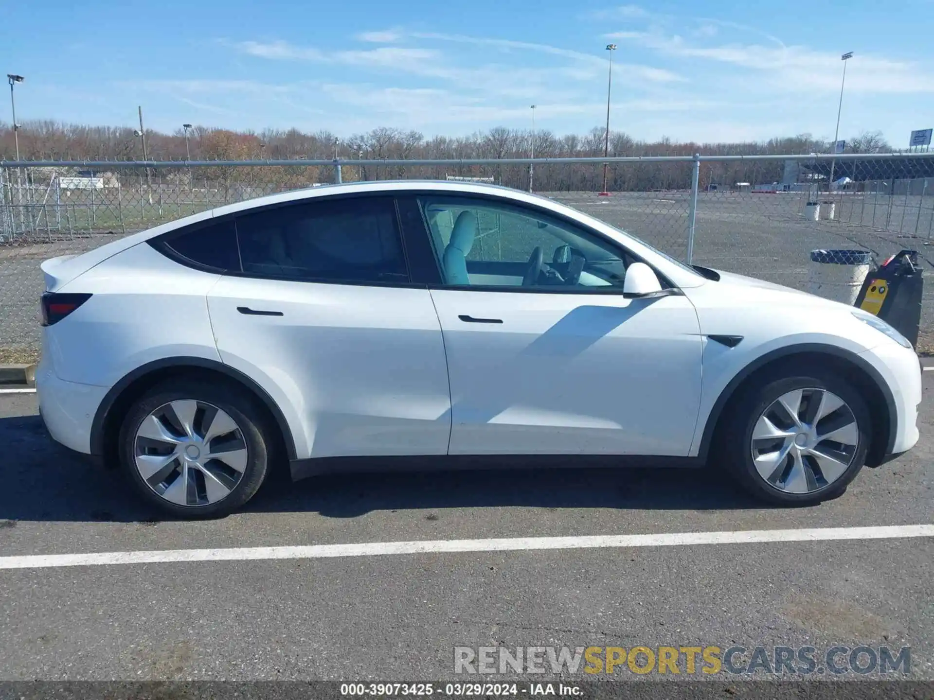 13 Photograph of a damaged car 5YJYGDEE1MF240613 TESLA MODEL Y 2021