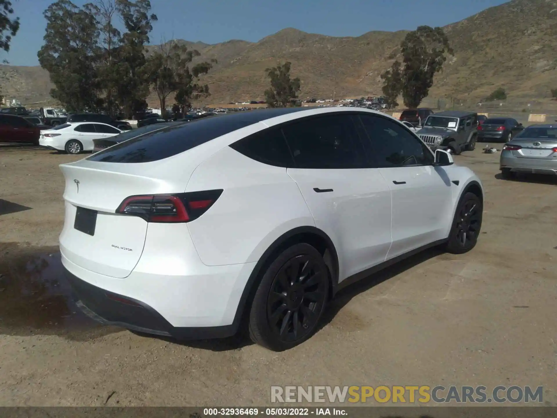 4 Photograph of a damaged car 5YJYGDEE1MF241678 TESLA MODEL Y 2021