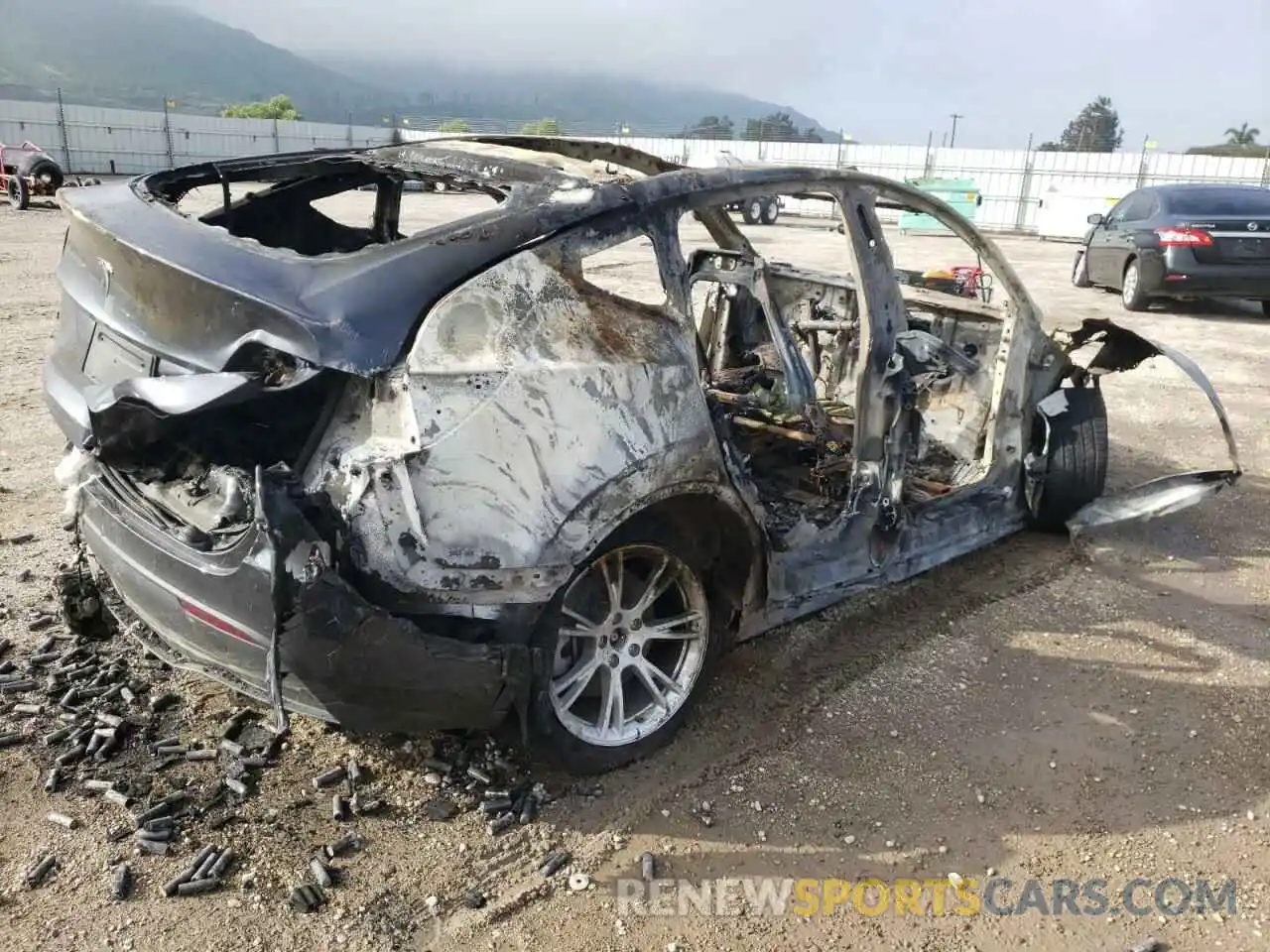 4 Photograph of a damaged car 5YJYGDEE1MF243432 TESLA MODEL Y 2021