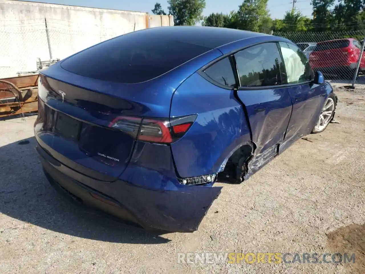 4 Photograph of a damaged car 5YJYGDEE1MF263910 TESLA MODEL Y 2021