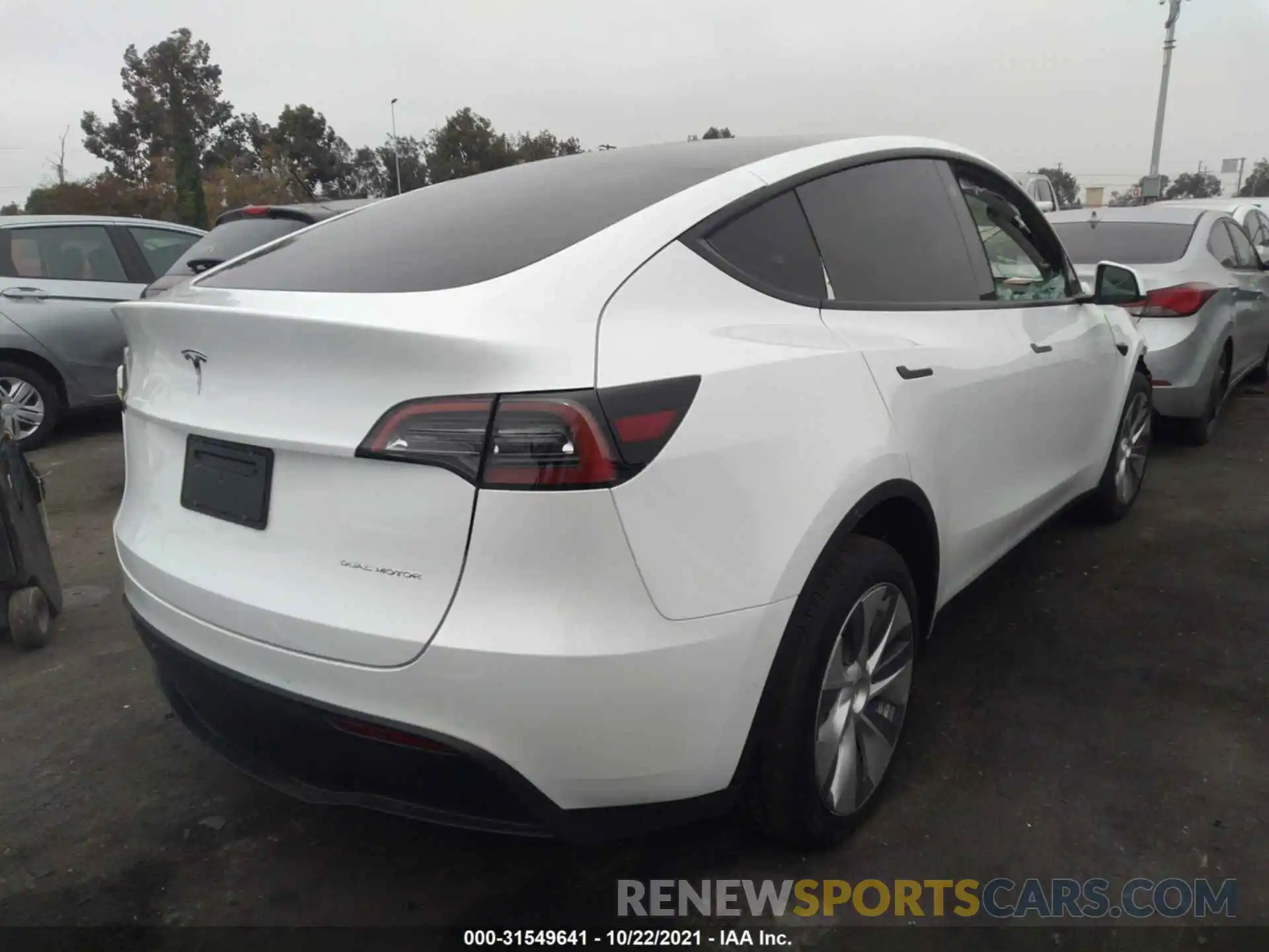 4 Photograph of a damaged car 5YJYGDEE1MF272588 TESLA MODEL Y 2021