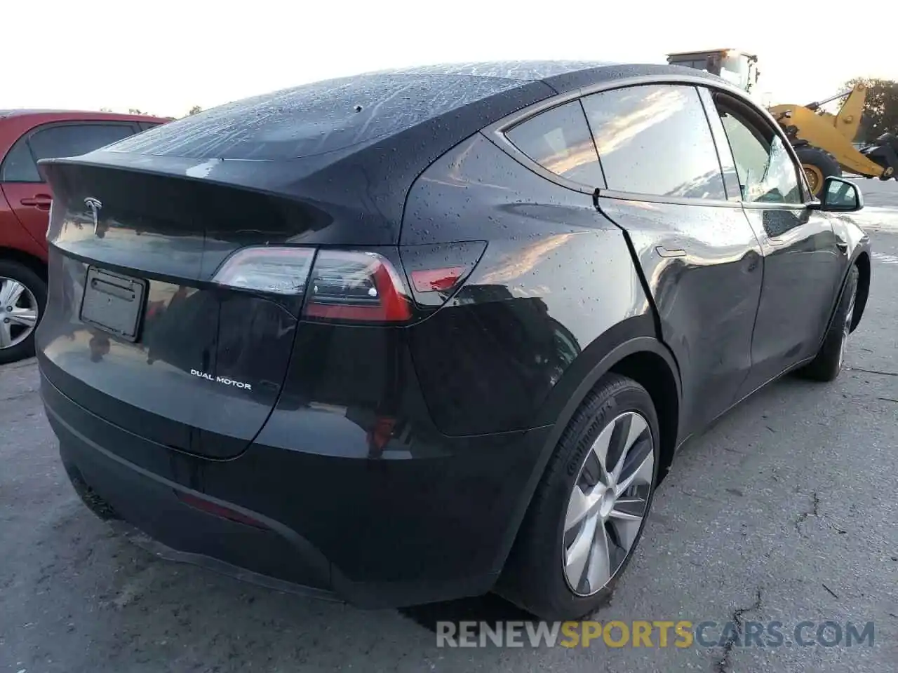 4 Photograph of a damaged car 5YJYGDEE1MF286362 TESLA MODEL Y 2021