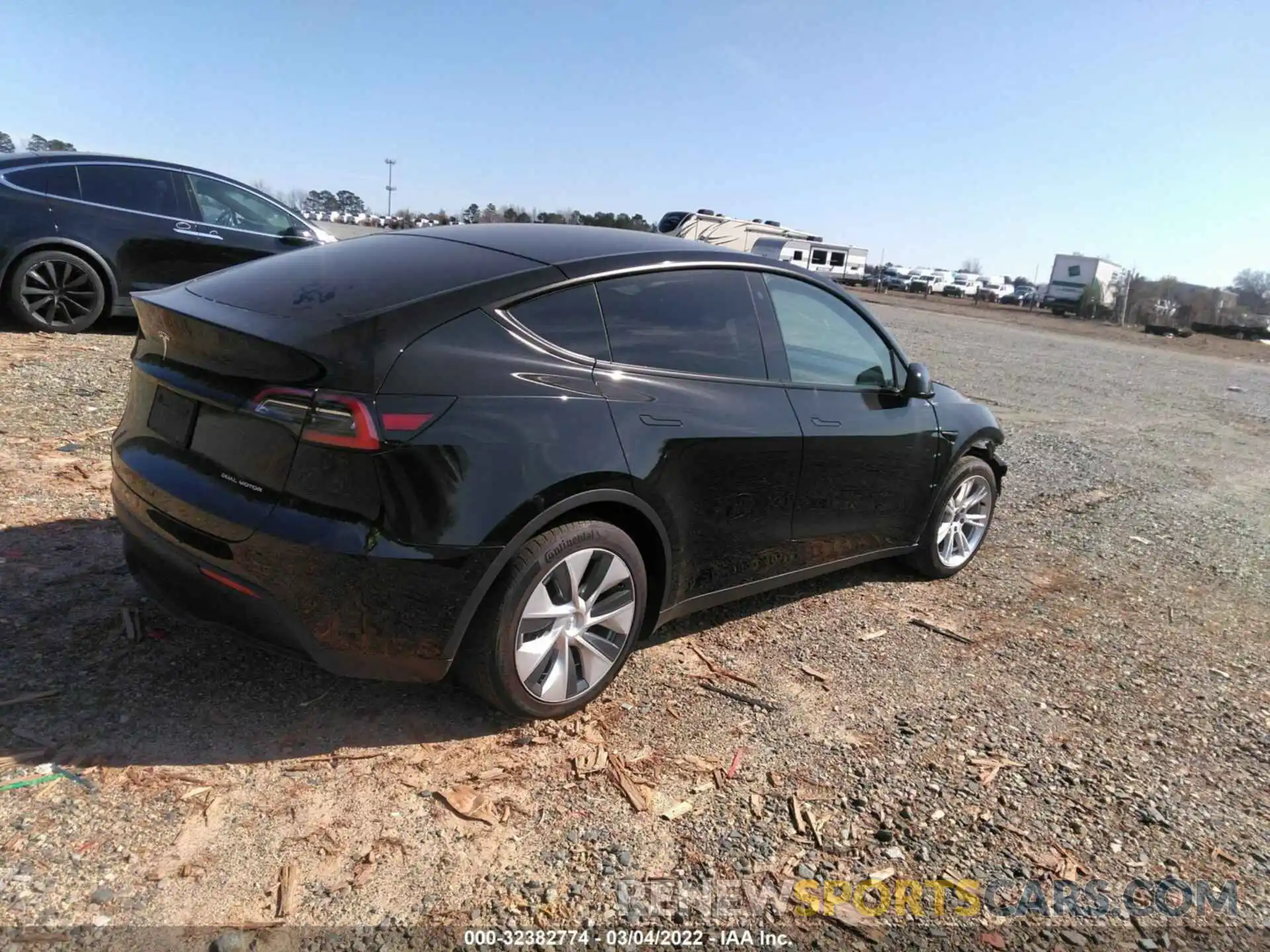 4 Photograph of a damaged car 5YJYGDEE2MF060170 TESLA MODEL Y 2021