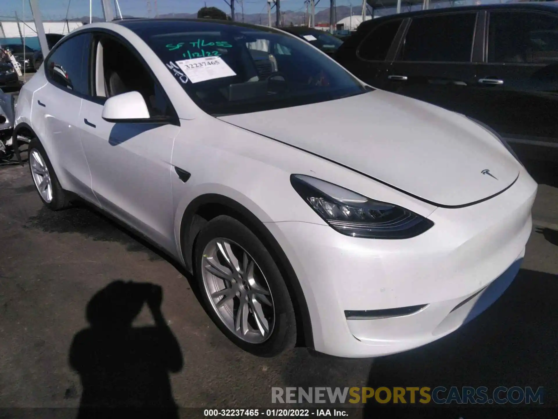 1 Photograph of a damaged car 5YJYGDEE2MF061190 TESLA MODEL Y 2021