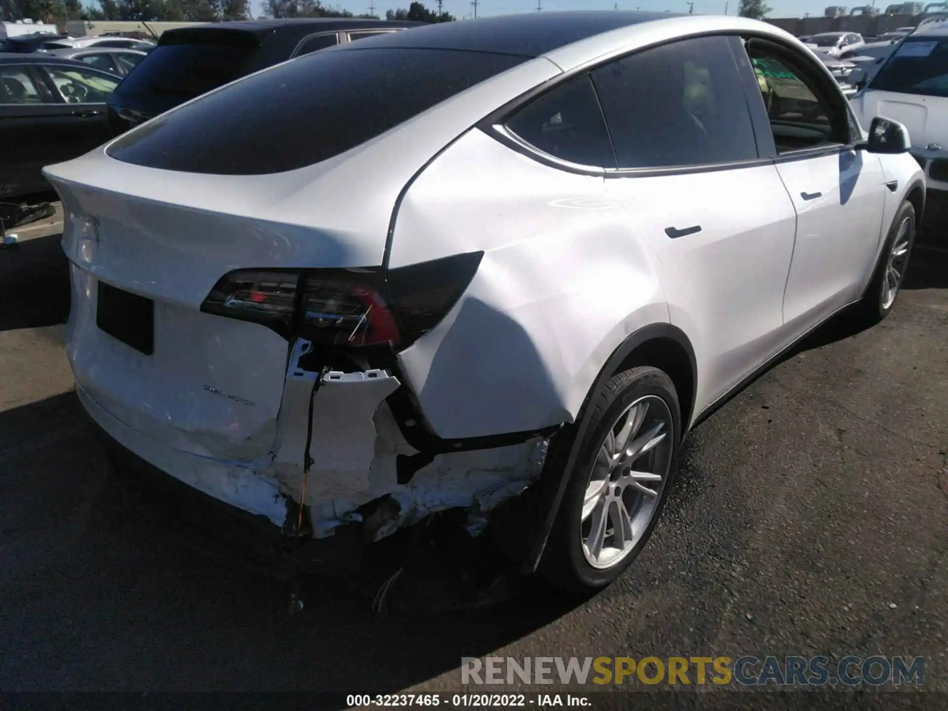 4 Photograph of a damaged car 5YJYGDEE2MF061190 TESLA MODEL Y 2021