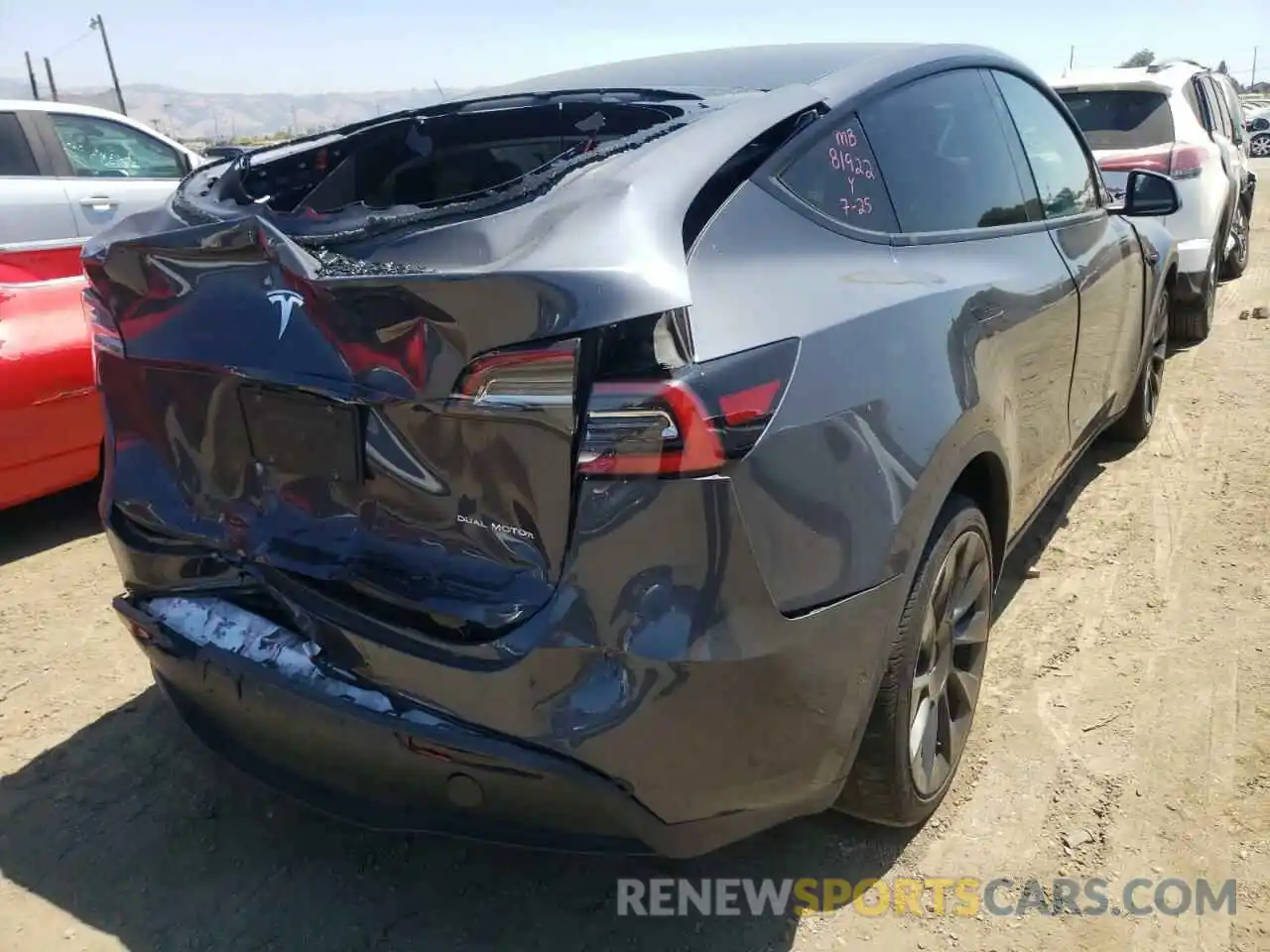 4 Photograph of a damaged car 5YJYGDEE2MF067927 TESLA MODEL Y 2021