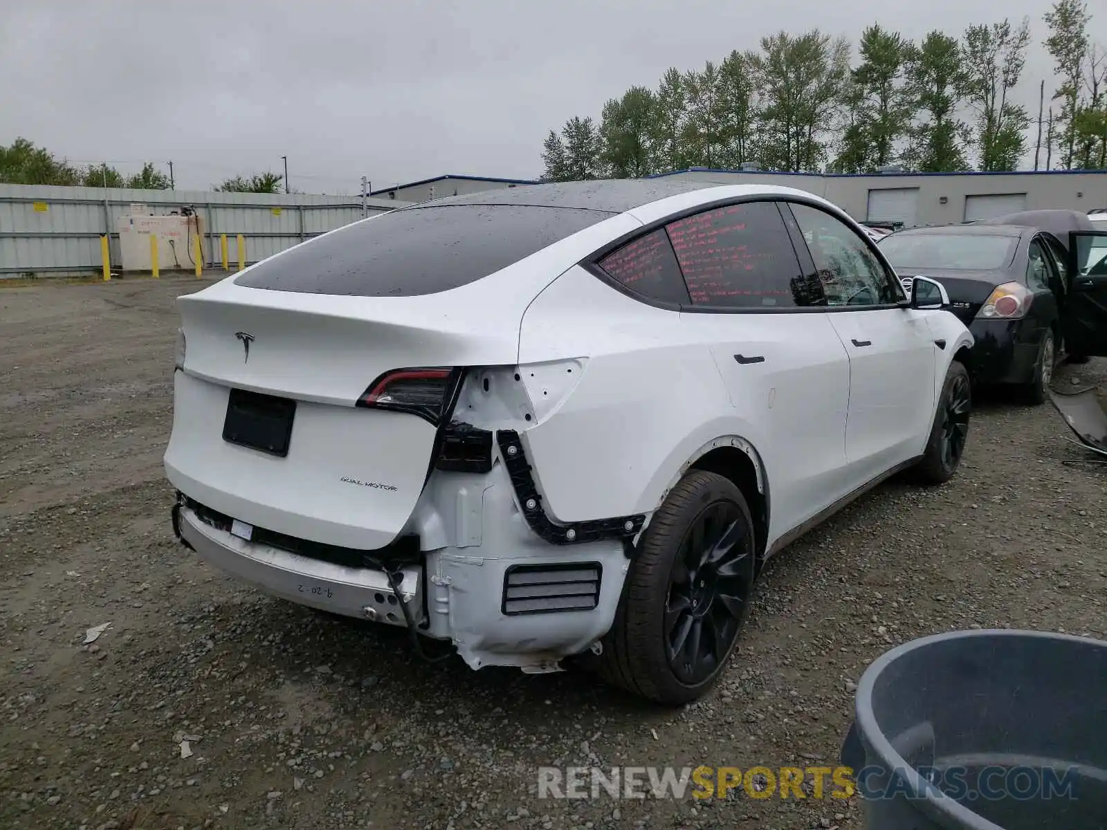 4 Photograph of a damaged car 5YJYGDEE2MF071122 TESLA MODEL Y 2021