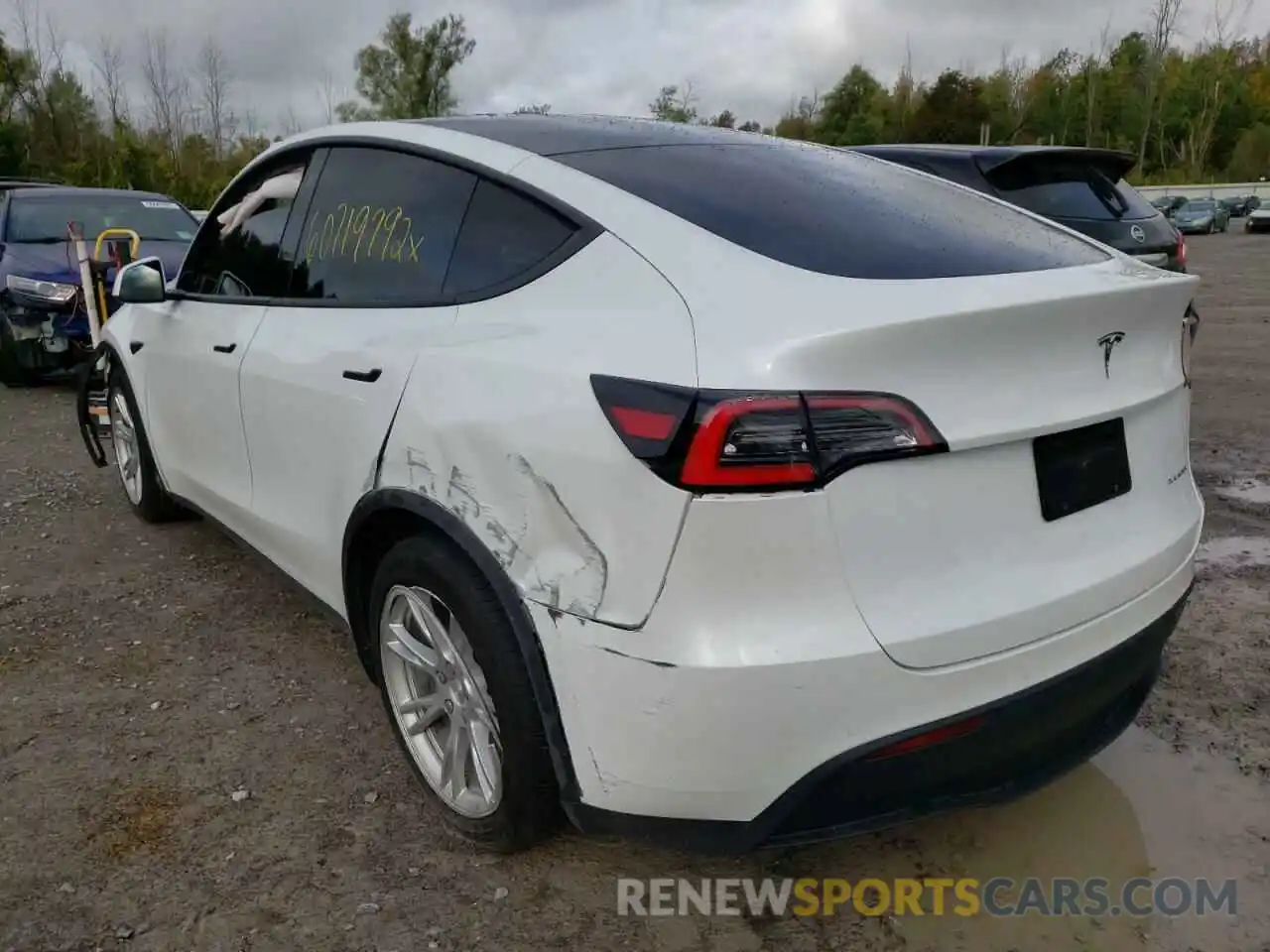 3 Photograph of a damaged car 5YJYGDEE2MF074876 TESLA MODEL Y 2021