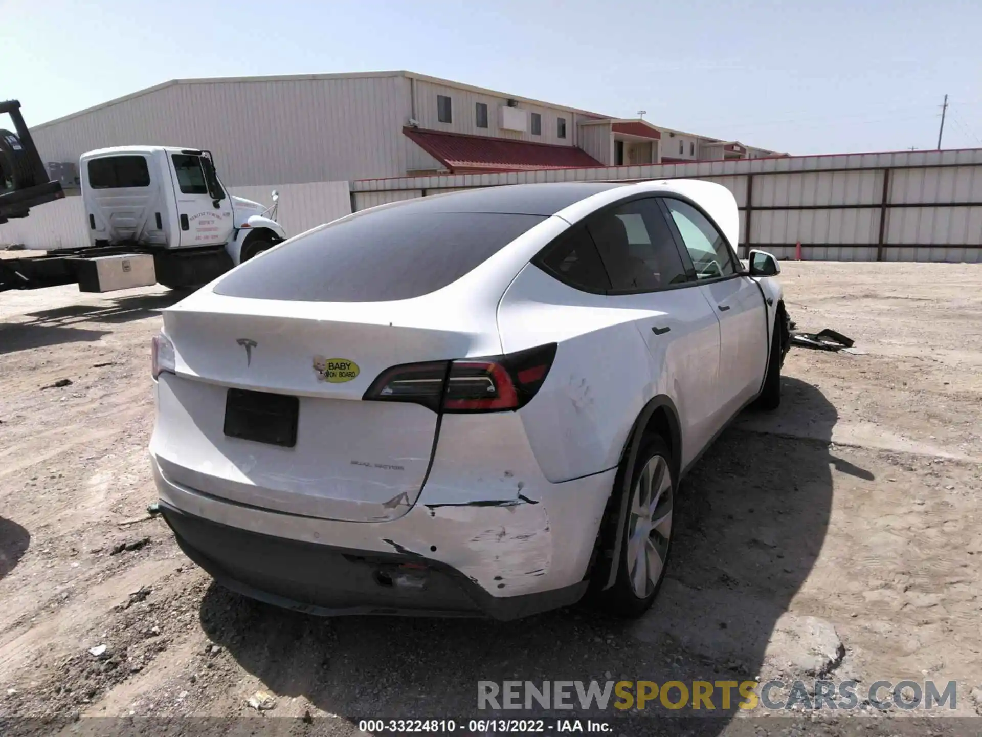 4 Photograph of a damaged car 5YJYGDEE2MF083397 TESLA MODEL Y 2021