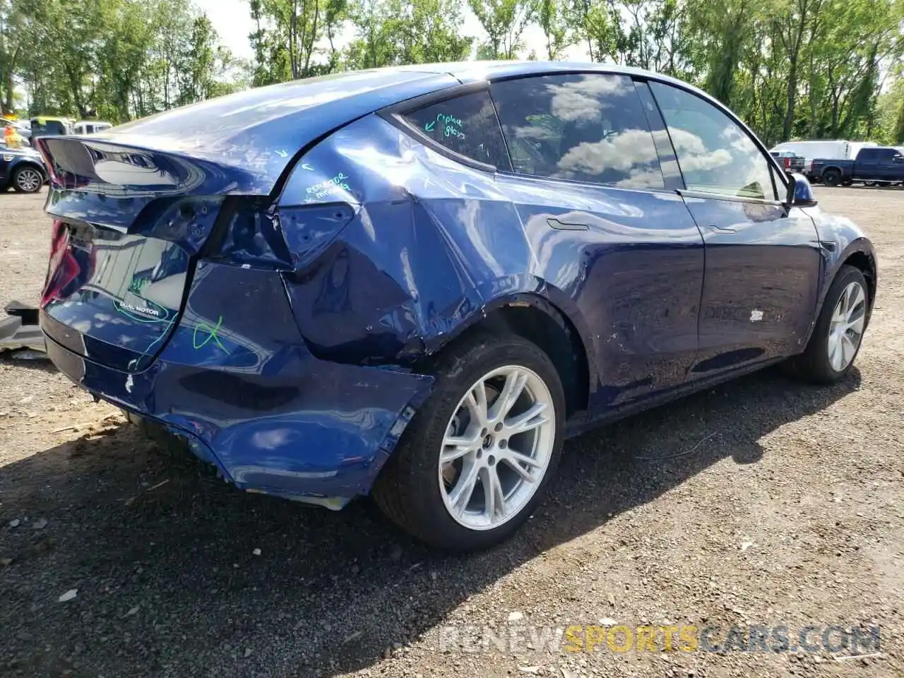 4 Photograph of a damaged car 5YJYGDEE2MF083433 TESLA MODEL Y 2021