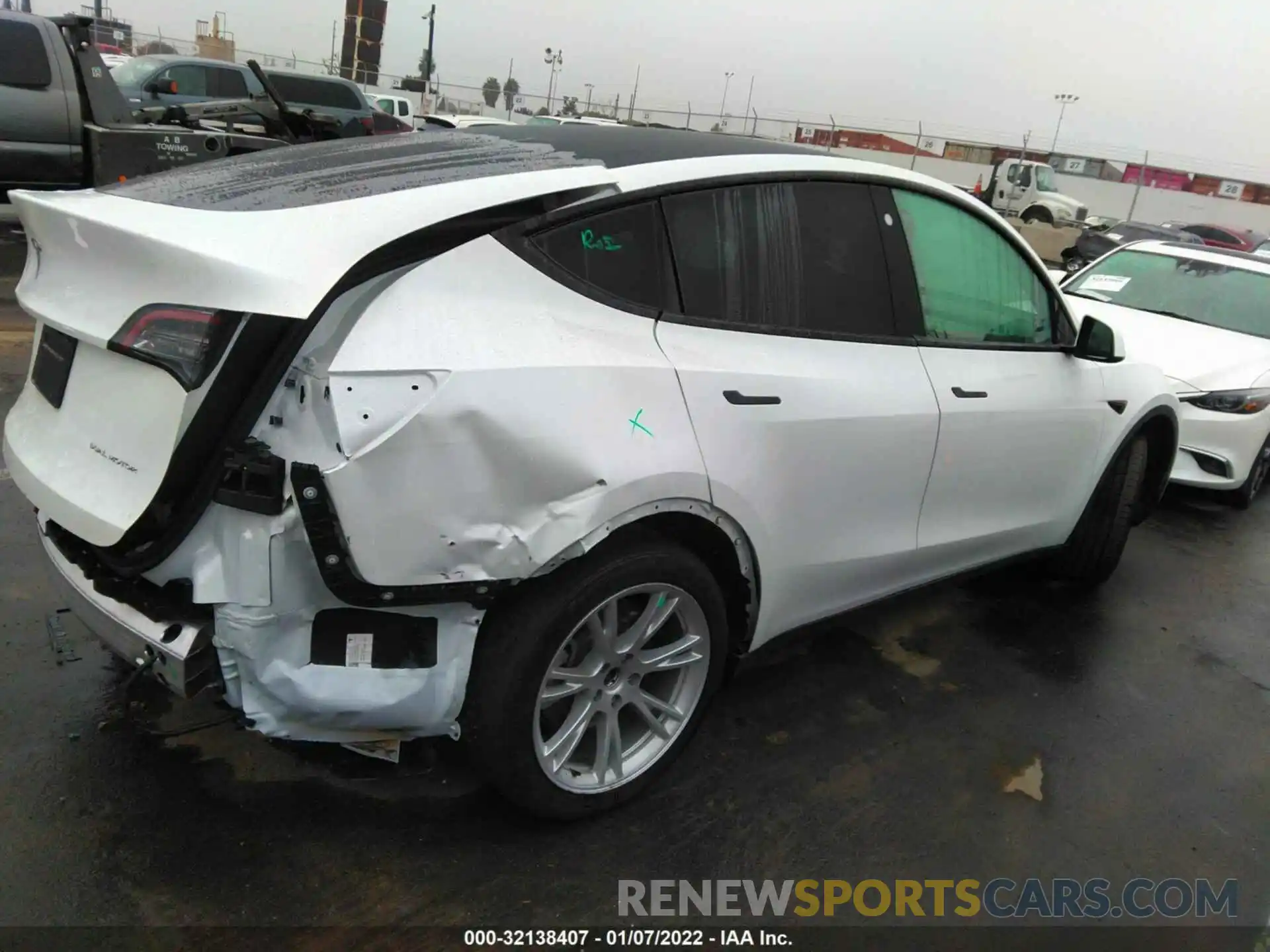 4 Photograph of a damaged car 5YJYGDEE2MF085750 TESLA MODEL Y 2021