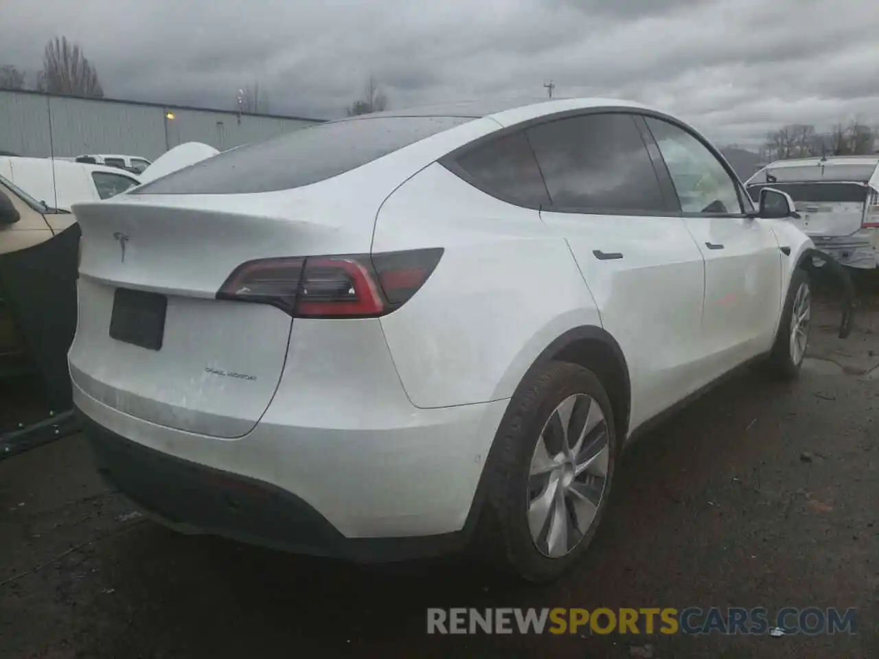 4 Photograph of a damaged car 5YJYGDEE2MF090432 TESLA MODEL Y 2021