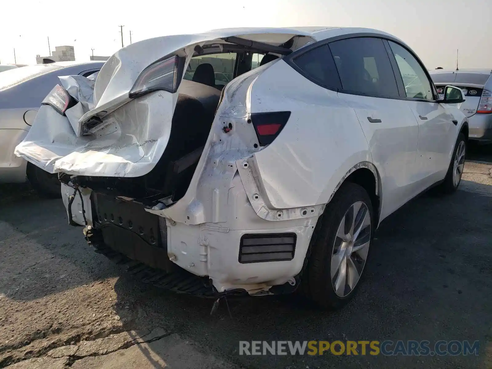 4 Photograph of a damaged car 5YJYGDEE2MF095002 TESLA MODEL Y 2021