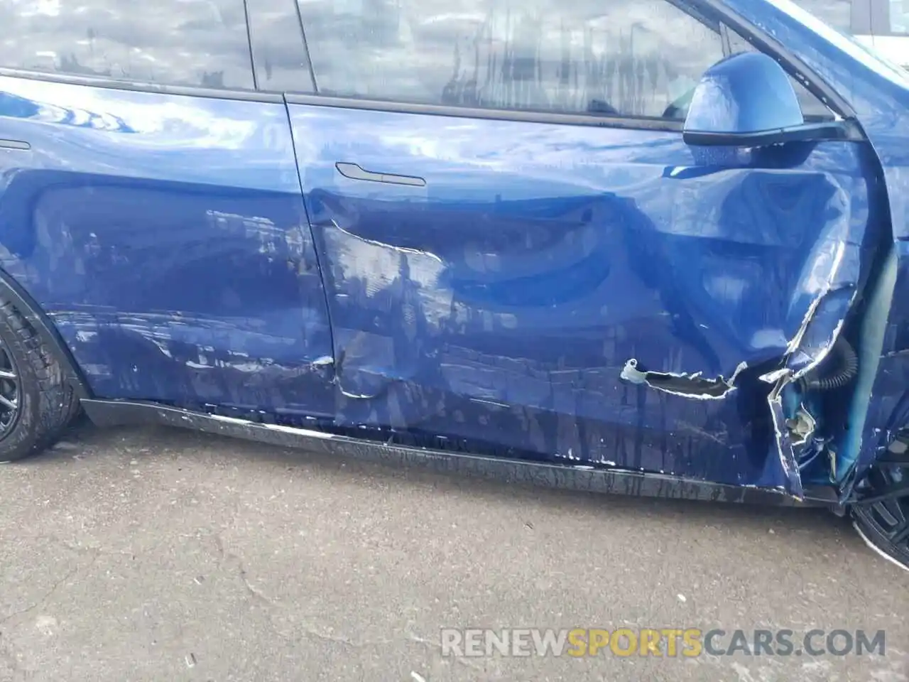 10 Photograph of a damaged car 5YJYGDEE2MF096523 TESLA MODEL Y 2021