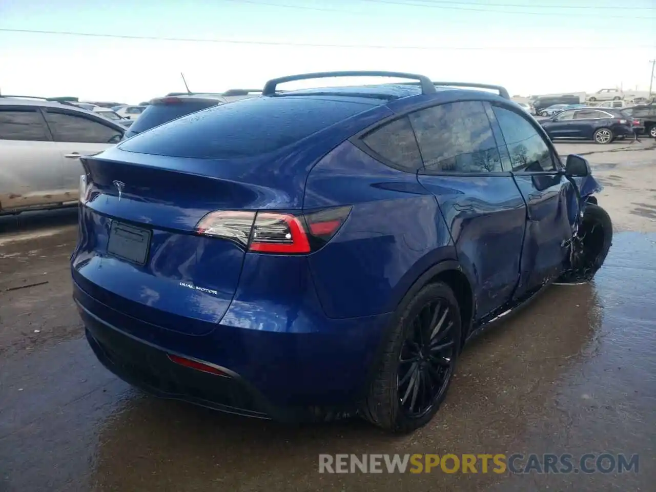 4 Photograph of a damaged car 5YJYGDEE2MF096523 TESLA MODEL Y 2021