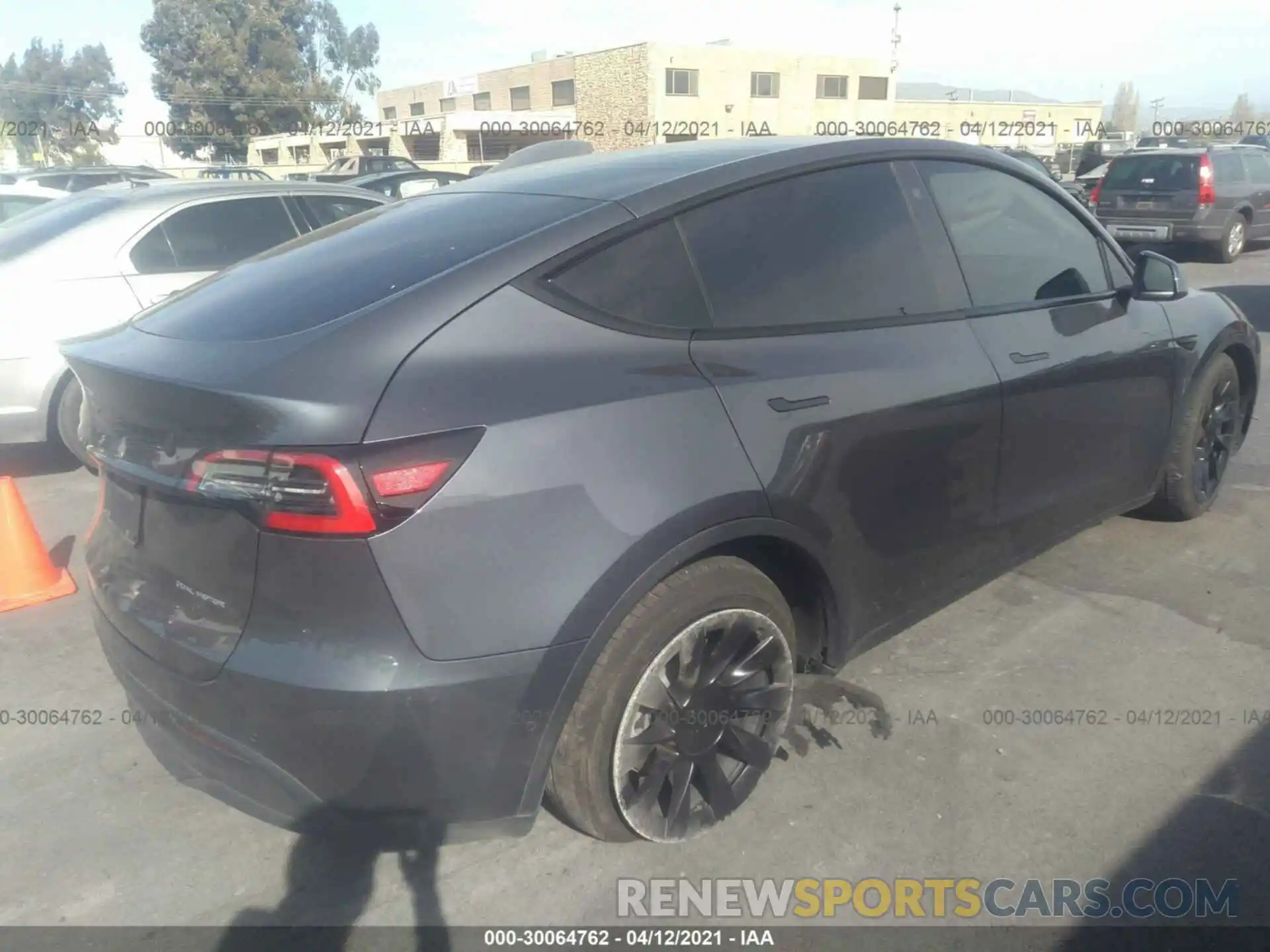 4 Photograph of a damaged car 5YJYGDEE2MF097462 TESLA MODEL Y 2021