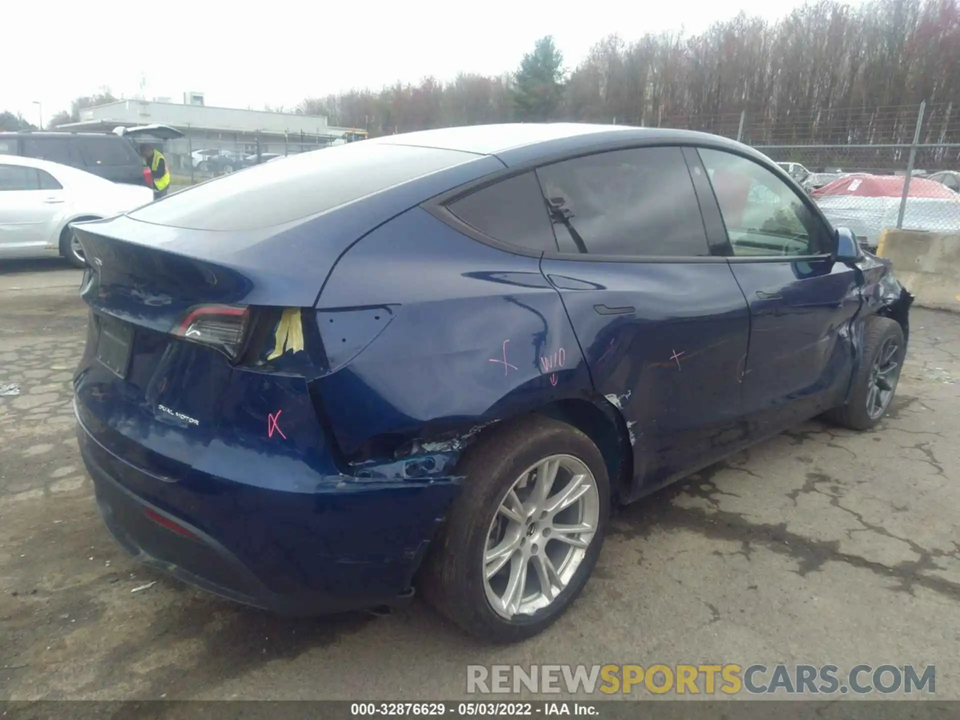 4 Photograph of a damaged car 5YJYGDEE2MF117614 TESLA MODEL Y 2021